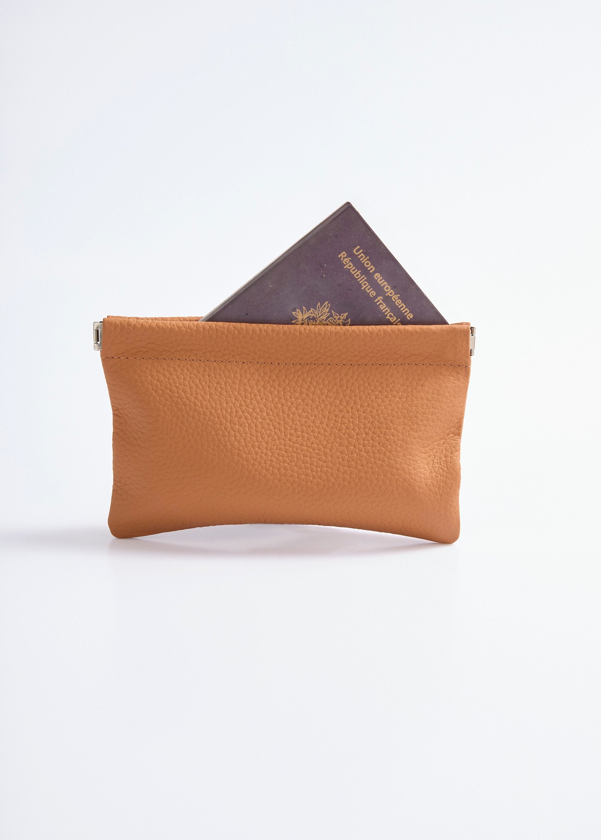 Small_leather_pouch_with_rigid_closure_camel_FA1_slim