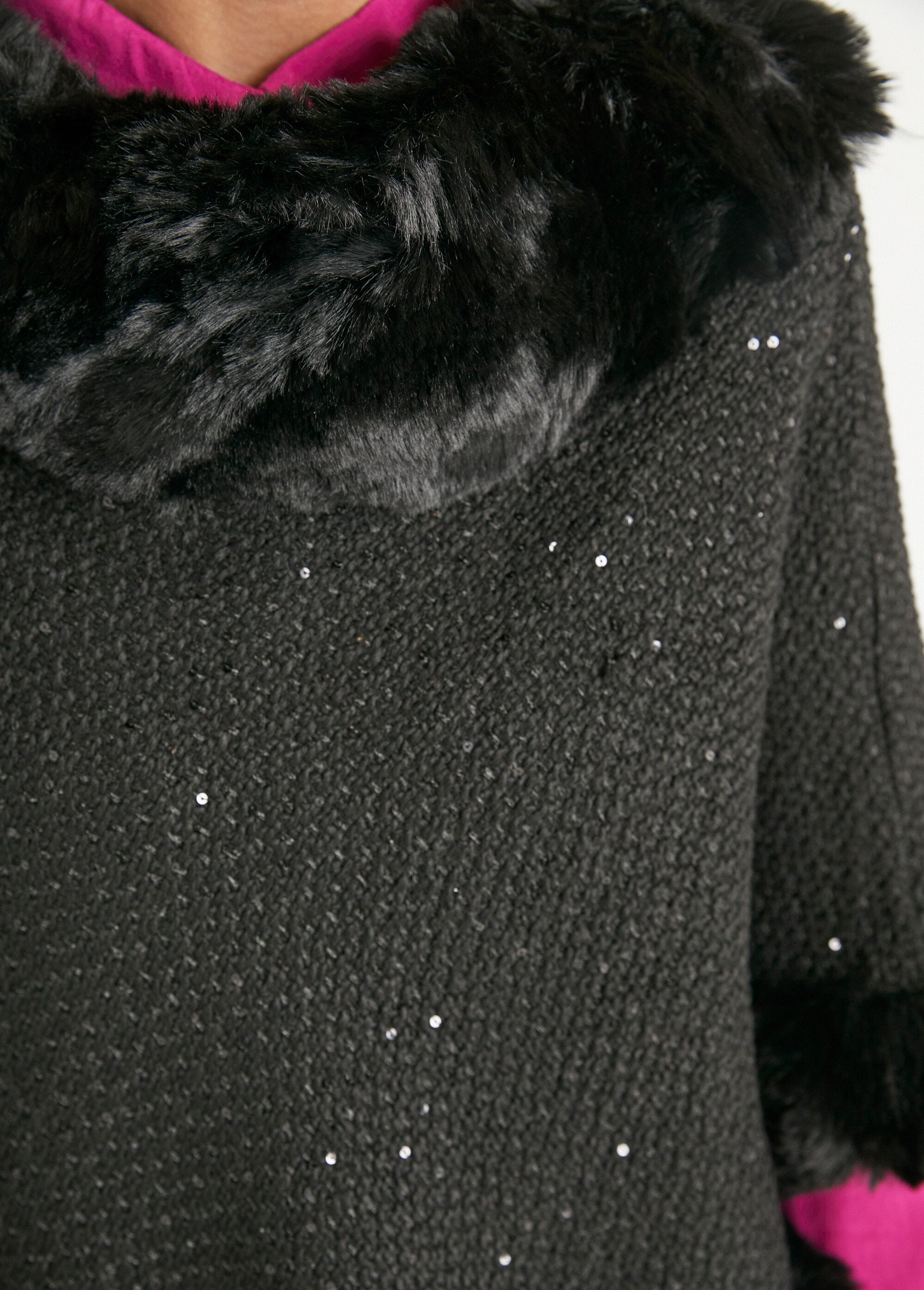 Poncho_with_fur_edge_and_sequined_mesh_Black_DE2_slim