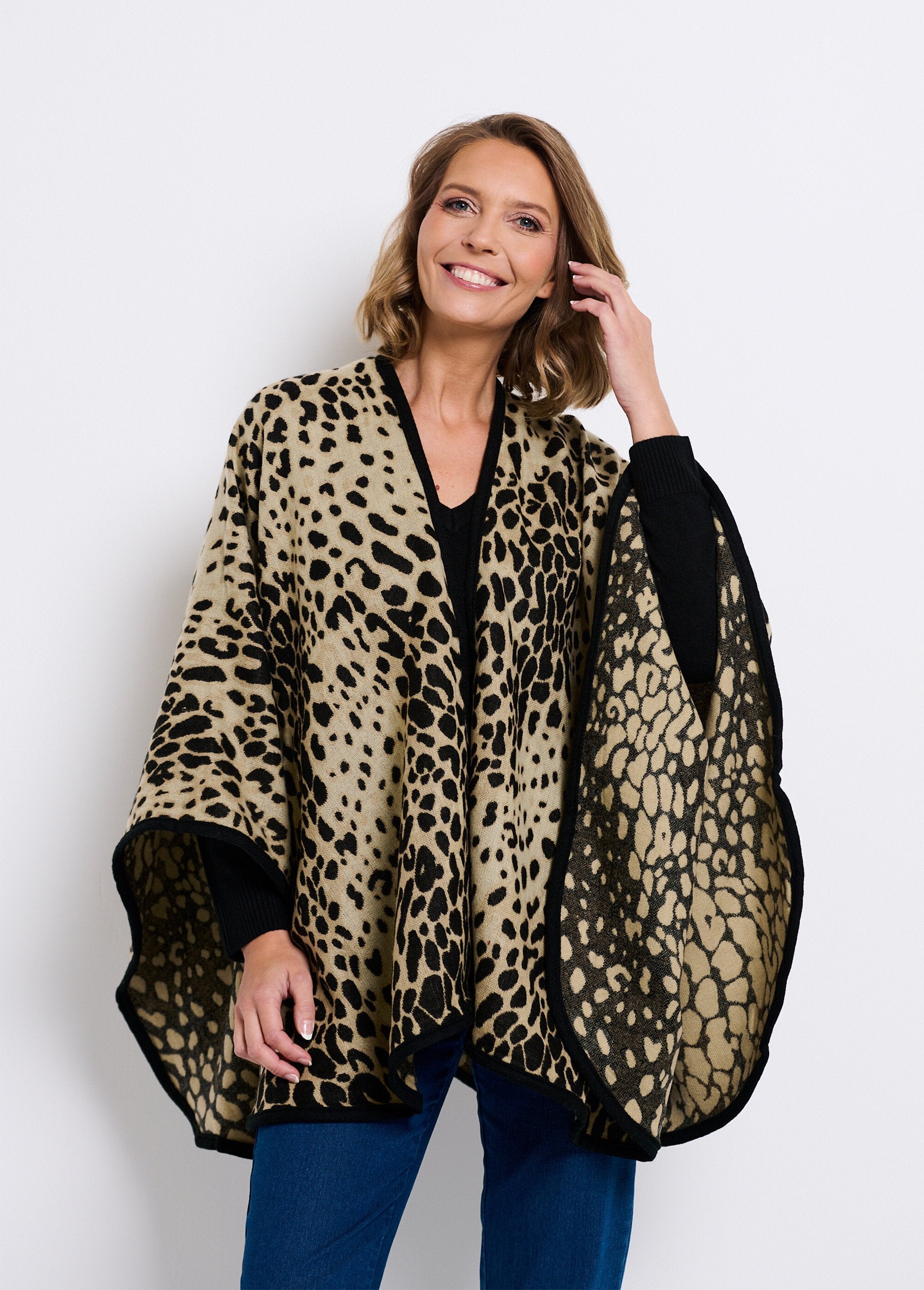 Leopard_print_poncho_with_matching_bias_Leopard_FA1_slim