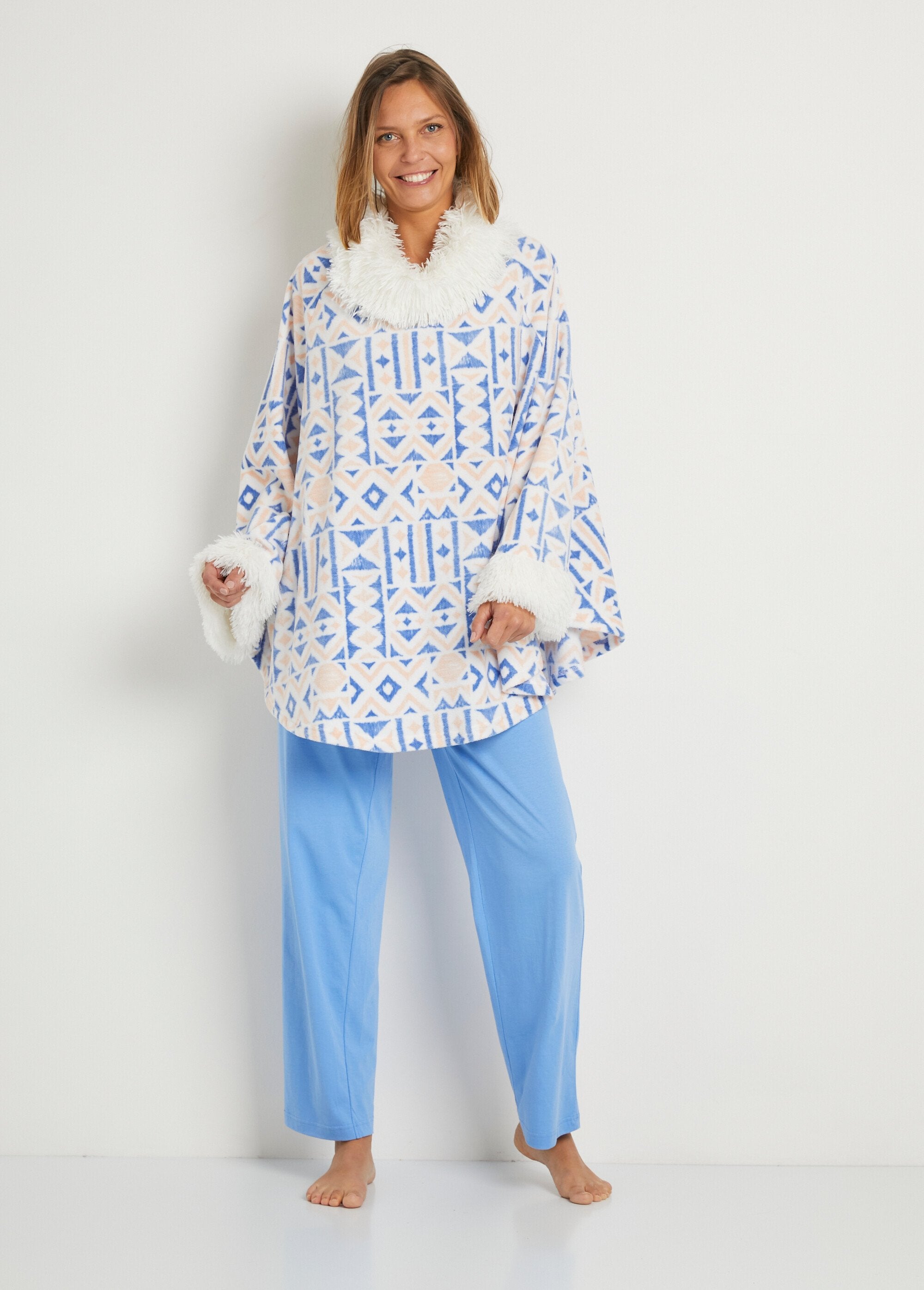 Warm_printed_fleece_poncho_with_scoop_neck_Blue_print_SF1_slim