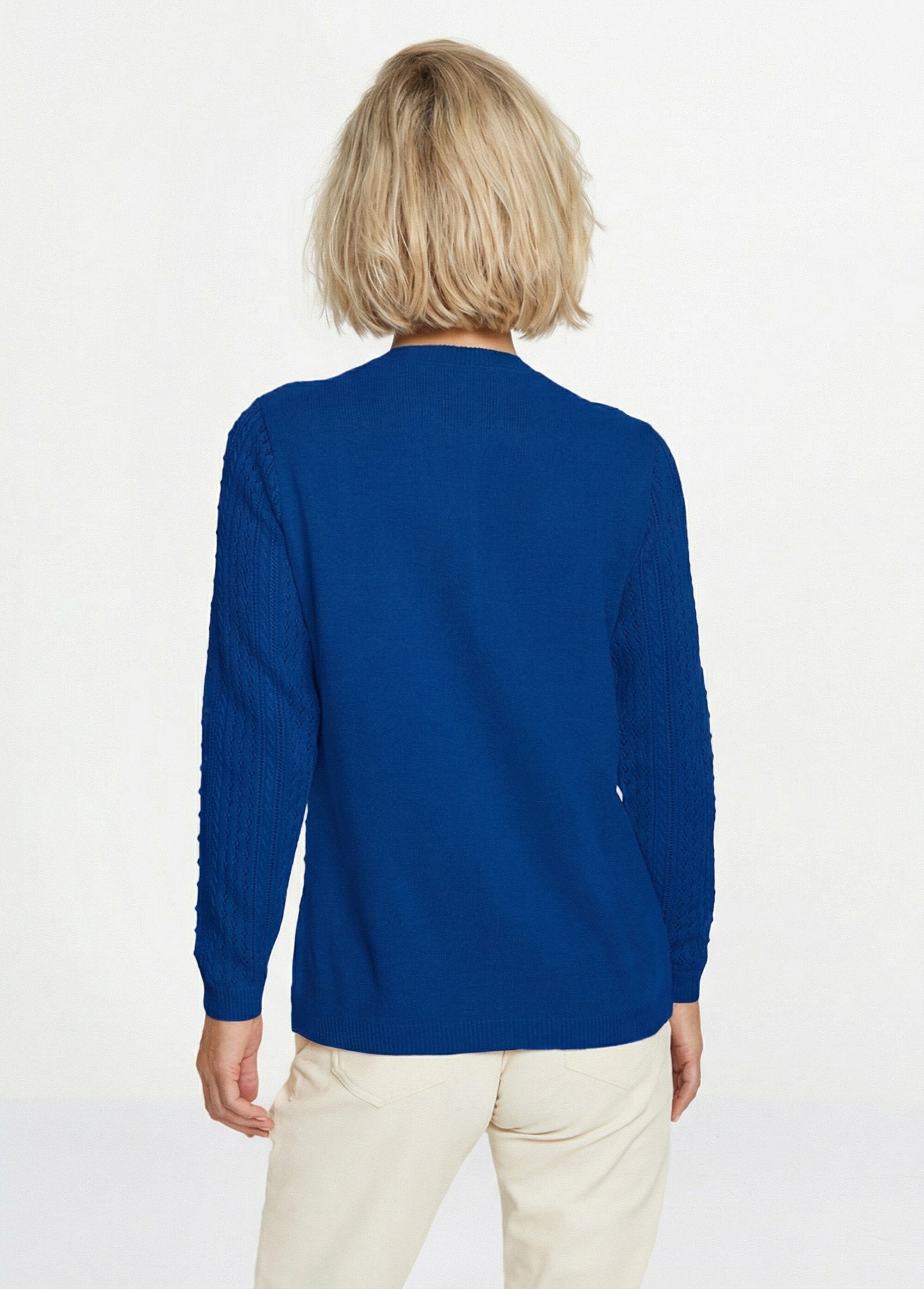 Round_neck_openwork_knit_sweater_and_balls_Blue_DO1_slim