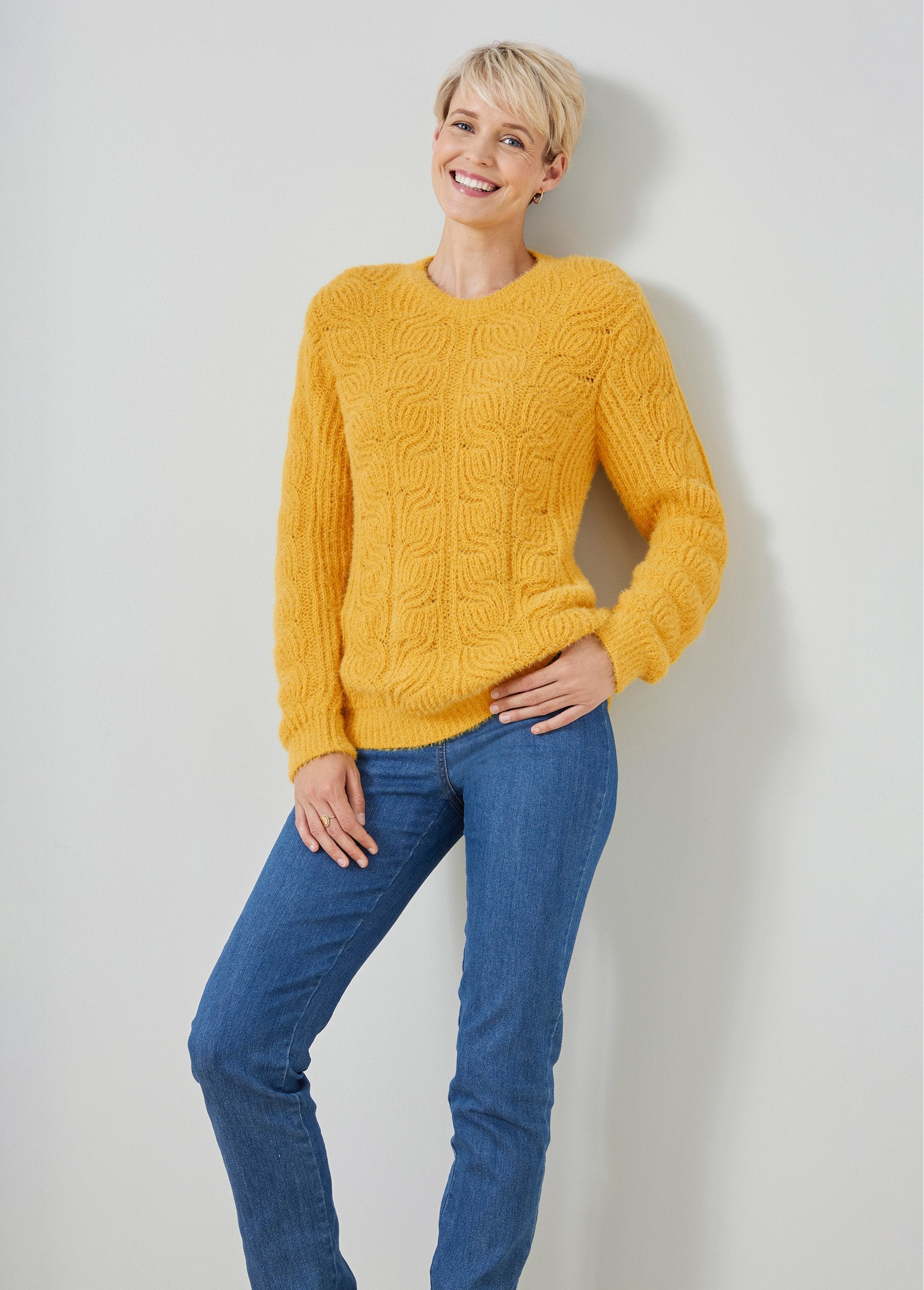 Round_neck_fancy_knit_sweater_Honey_FA1_slim