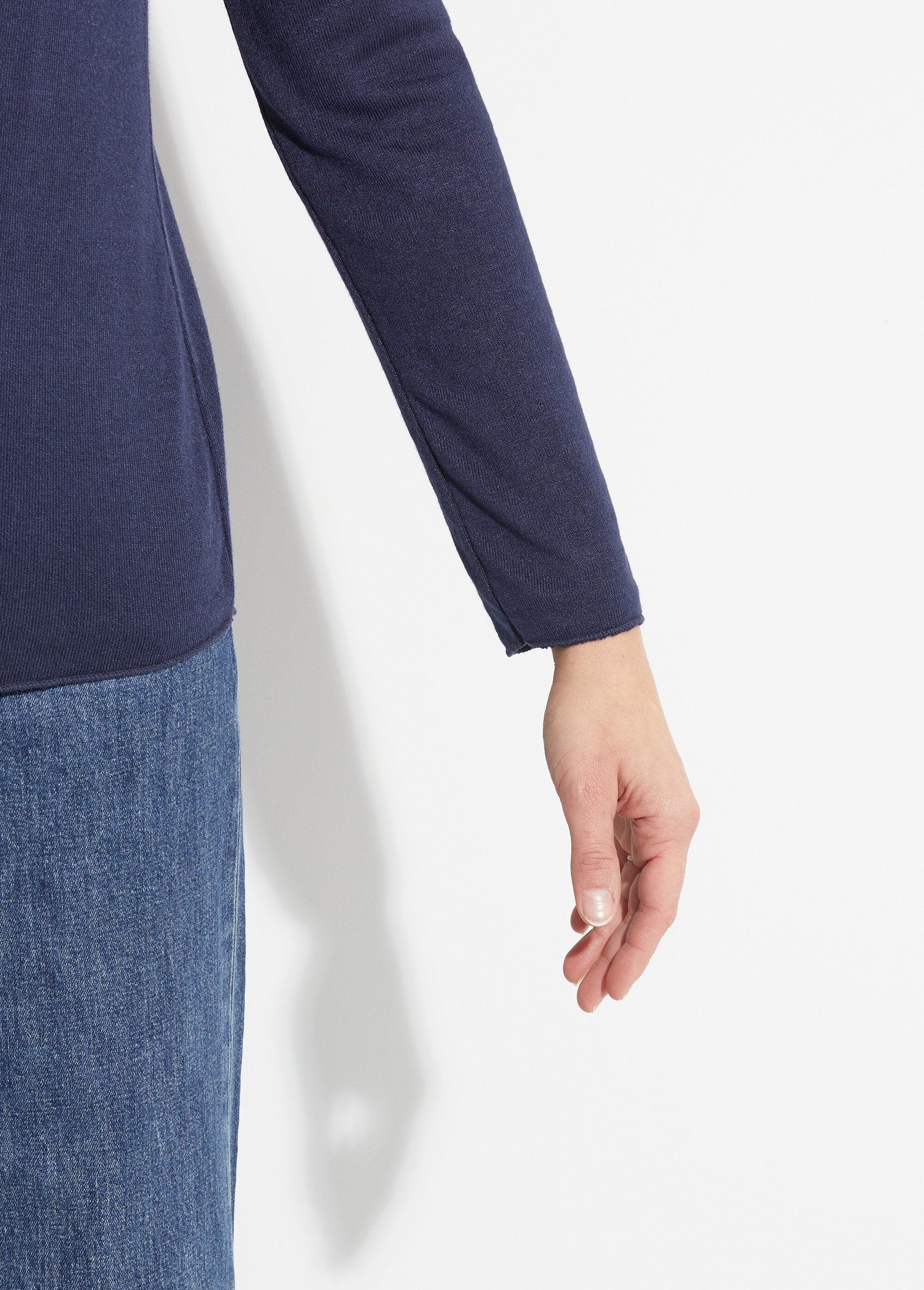 Pull_fin_avec_angora_et_laine,_col_V_Marine_DE1_slim