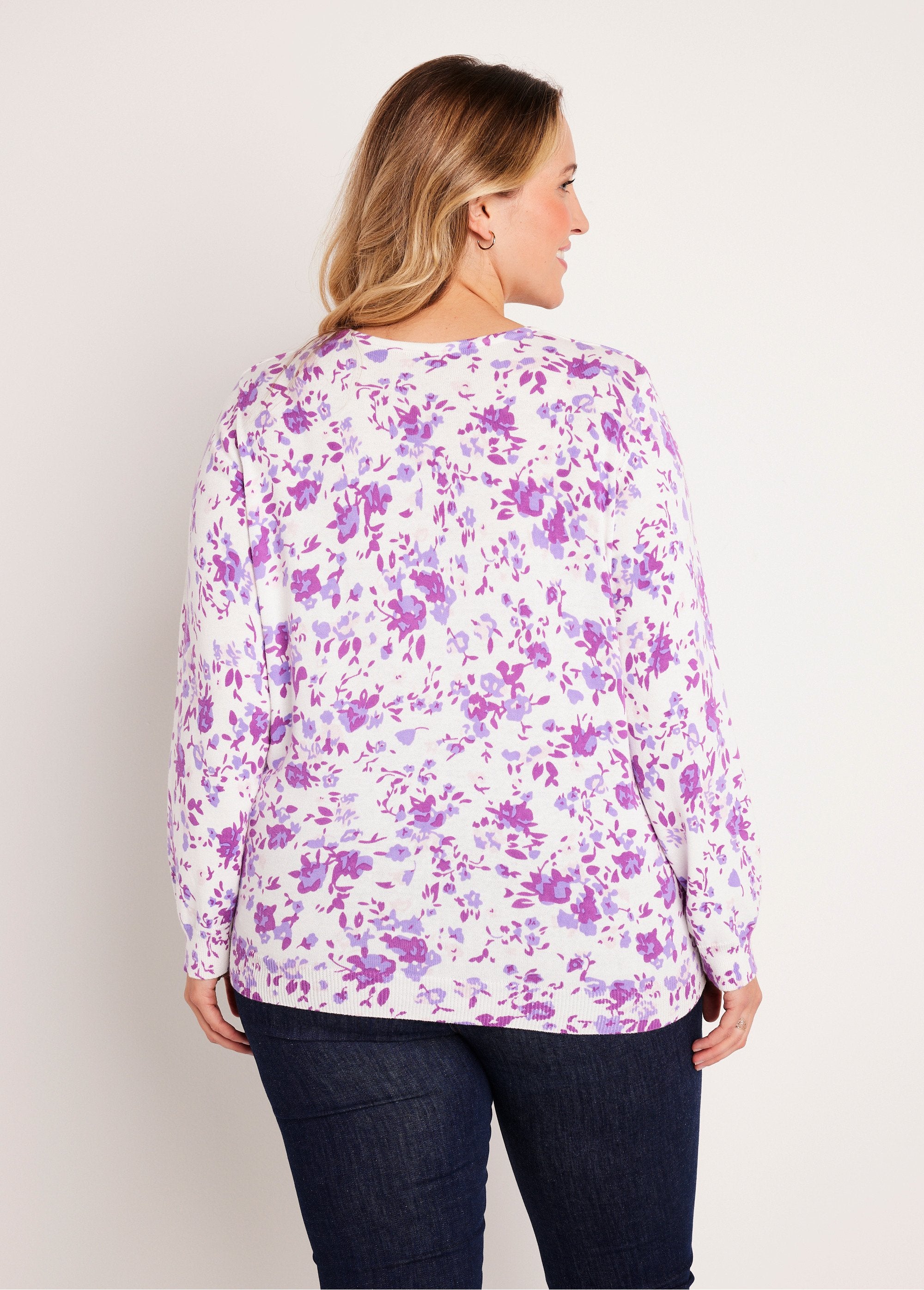 Fine_floral_sweater_Lilac_DO1_curvy