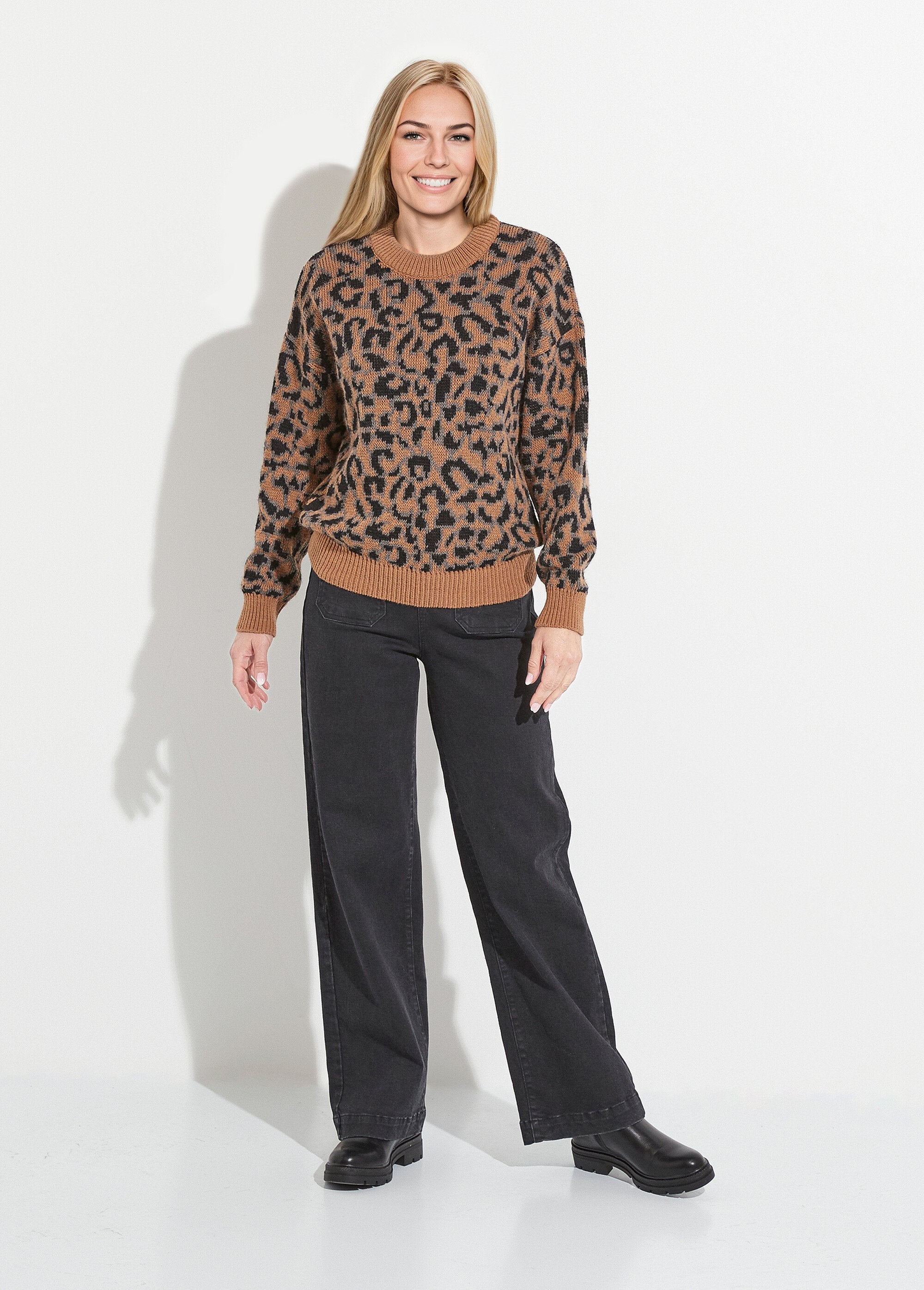 Pull_motif_léopard_col_montant_manches_longues_Camel_et_noir_SF1_slim