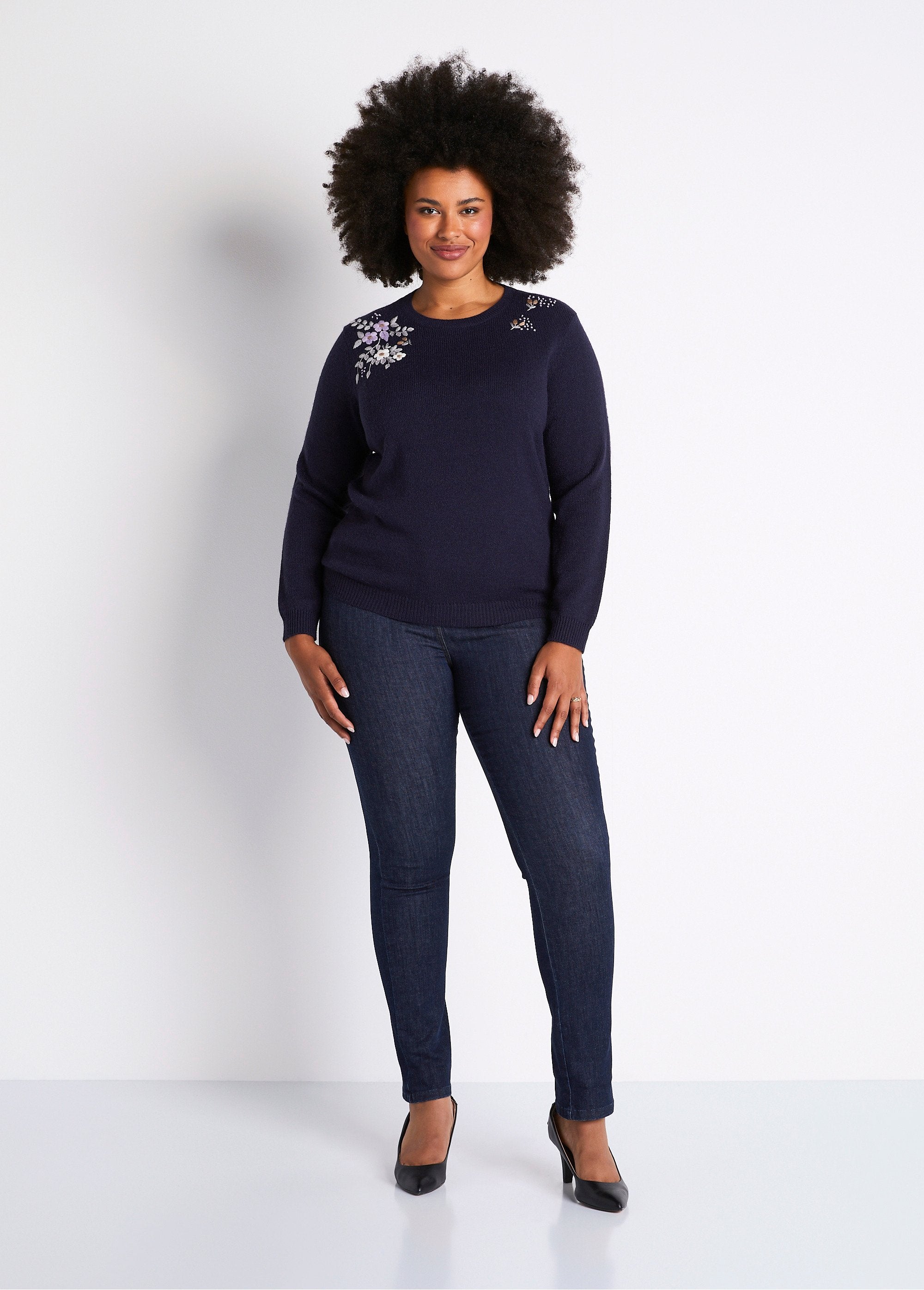 Soft_plain_embroidered_round_neck_long_sleeve_sweater_Marine_SF1_curvy