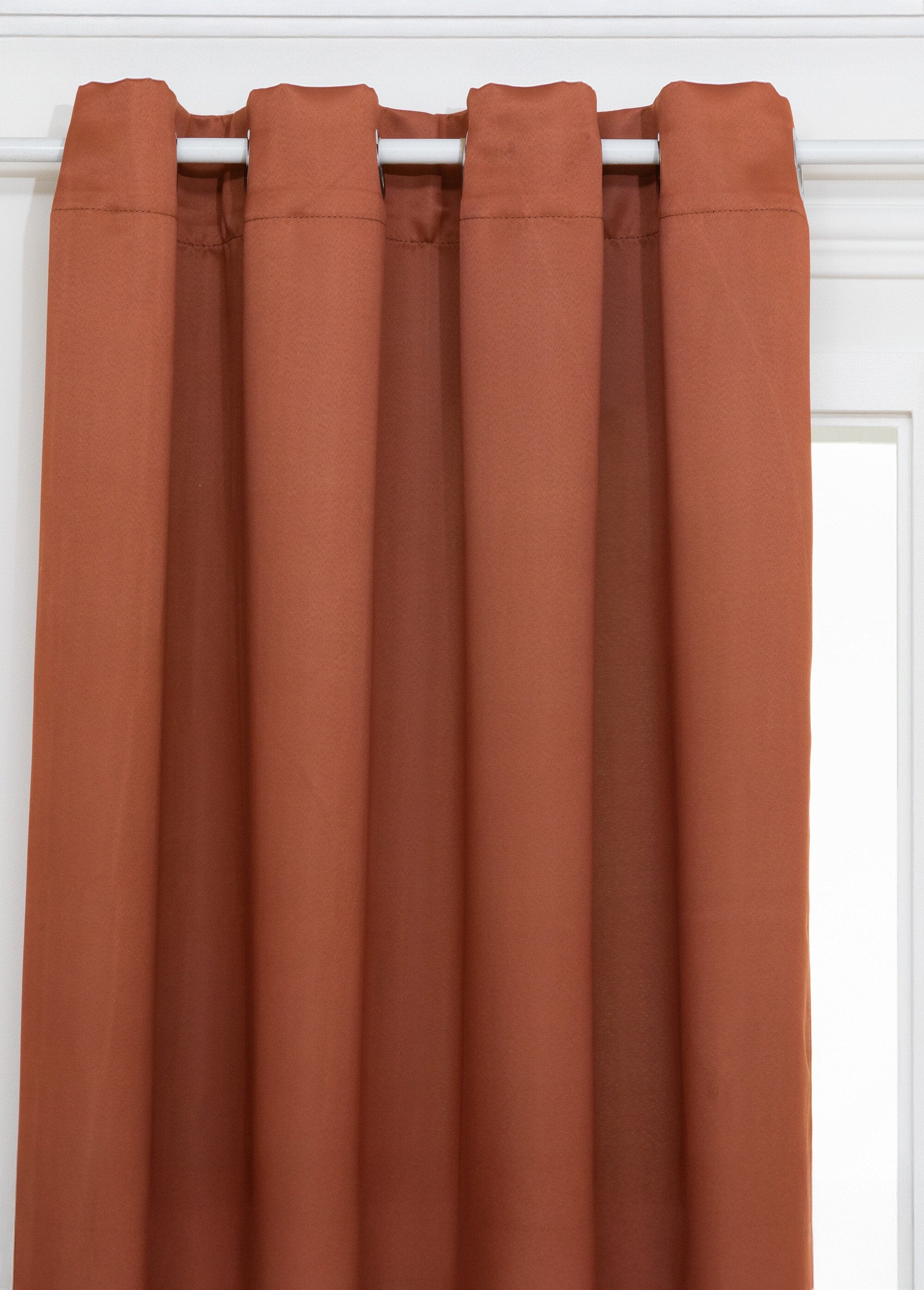 Blackout_curtain_with_metal_eyelets,_140x260cm_Terracotta_FA1_slim