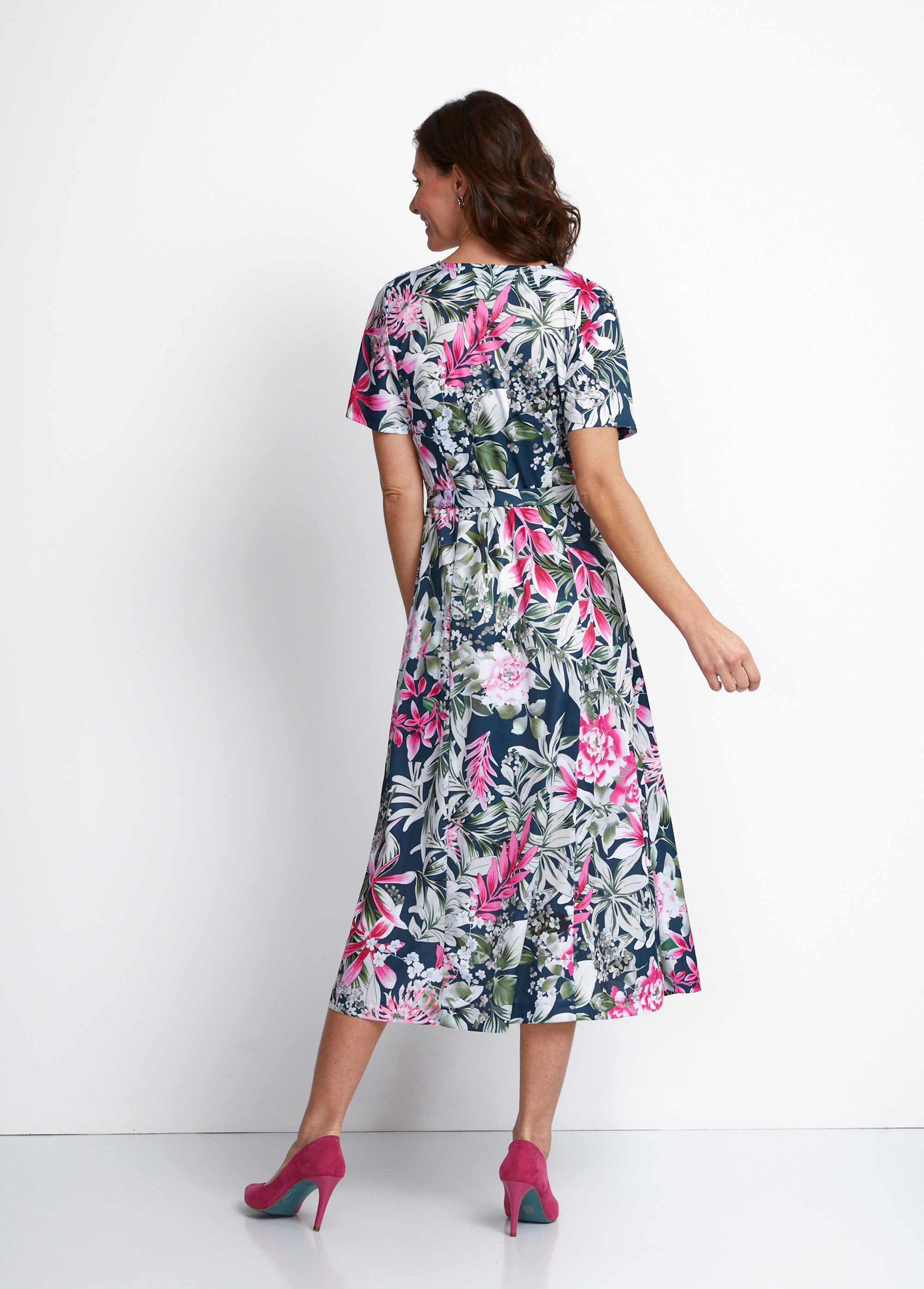 Printed_mid-length_buttoned_dress_Navy_and_fuchsia_DO1_slim