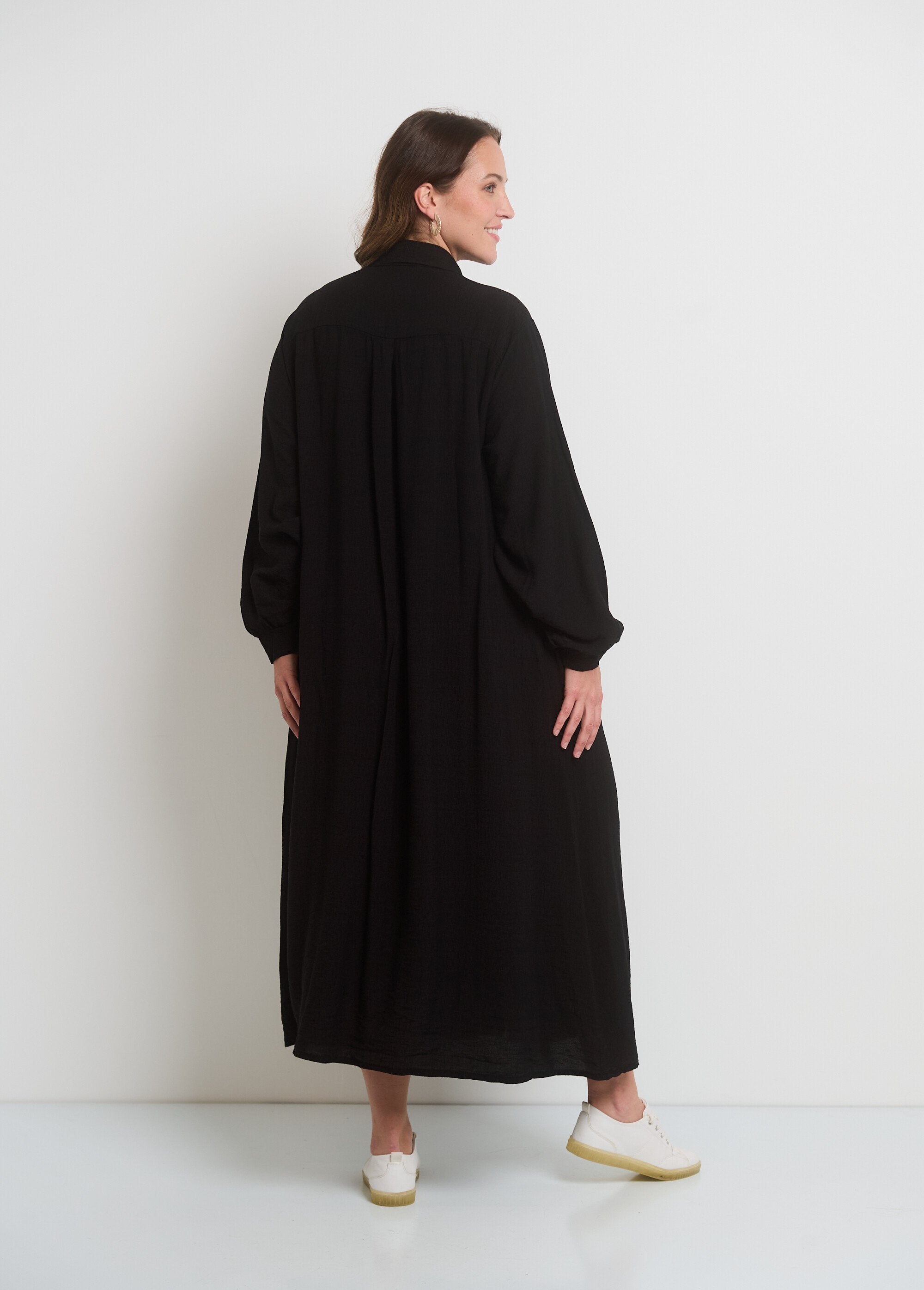 Long_sleeve_buttoned_shirt_dress_Black_DO1_curvy
