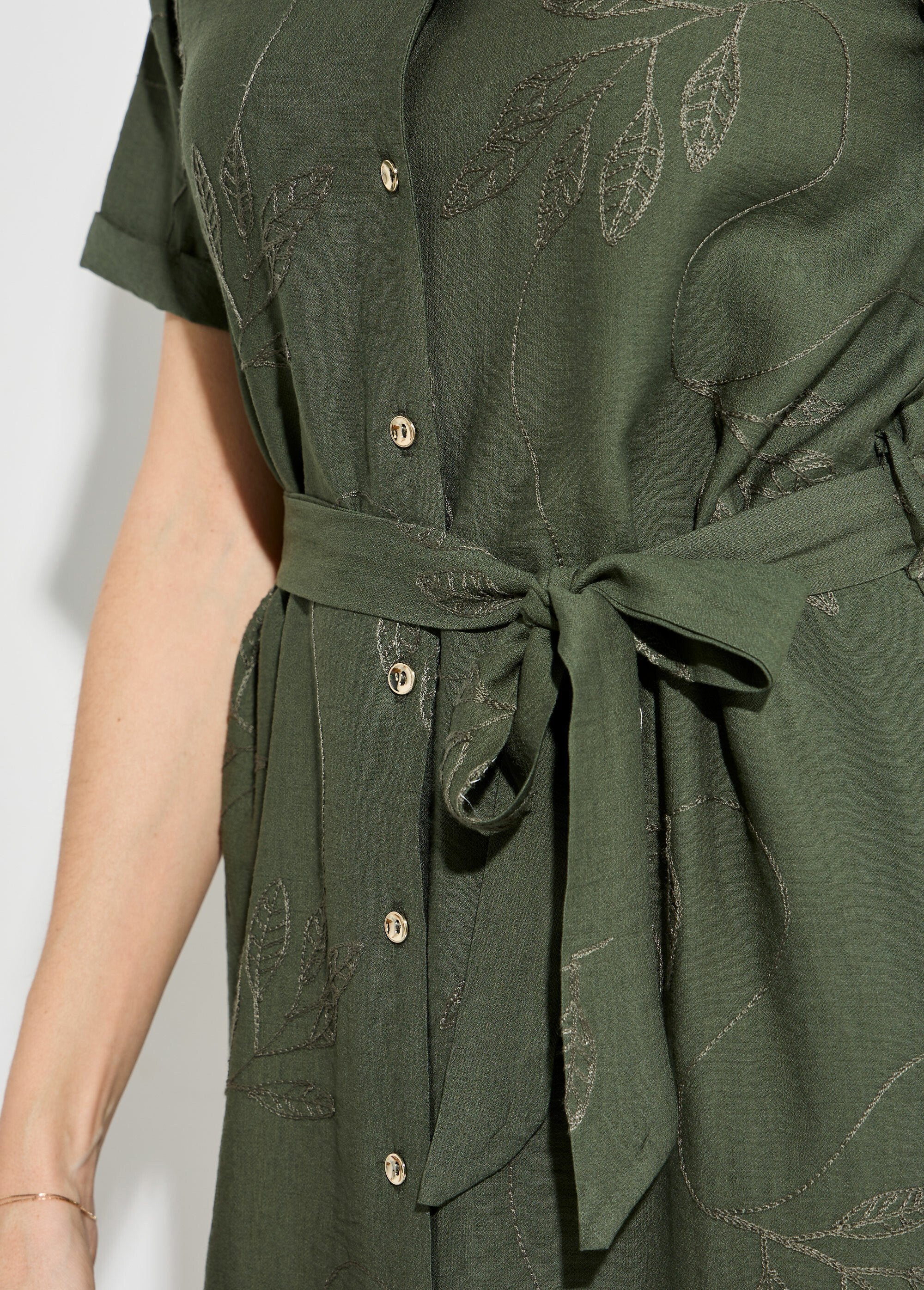 V-neck_shirt_dress,_embroidered_with_foliage_Khaki_DE2_slim