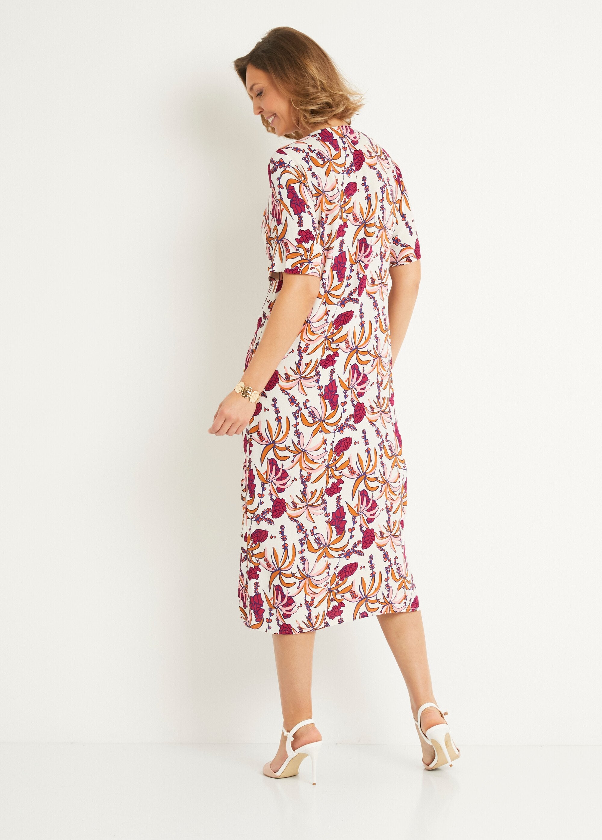 Long_pleated_printed_V-neck_dress_Ecru_print_DO1_slim