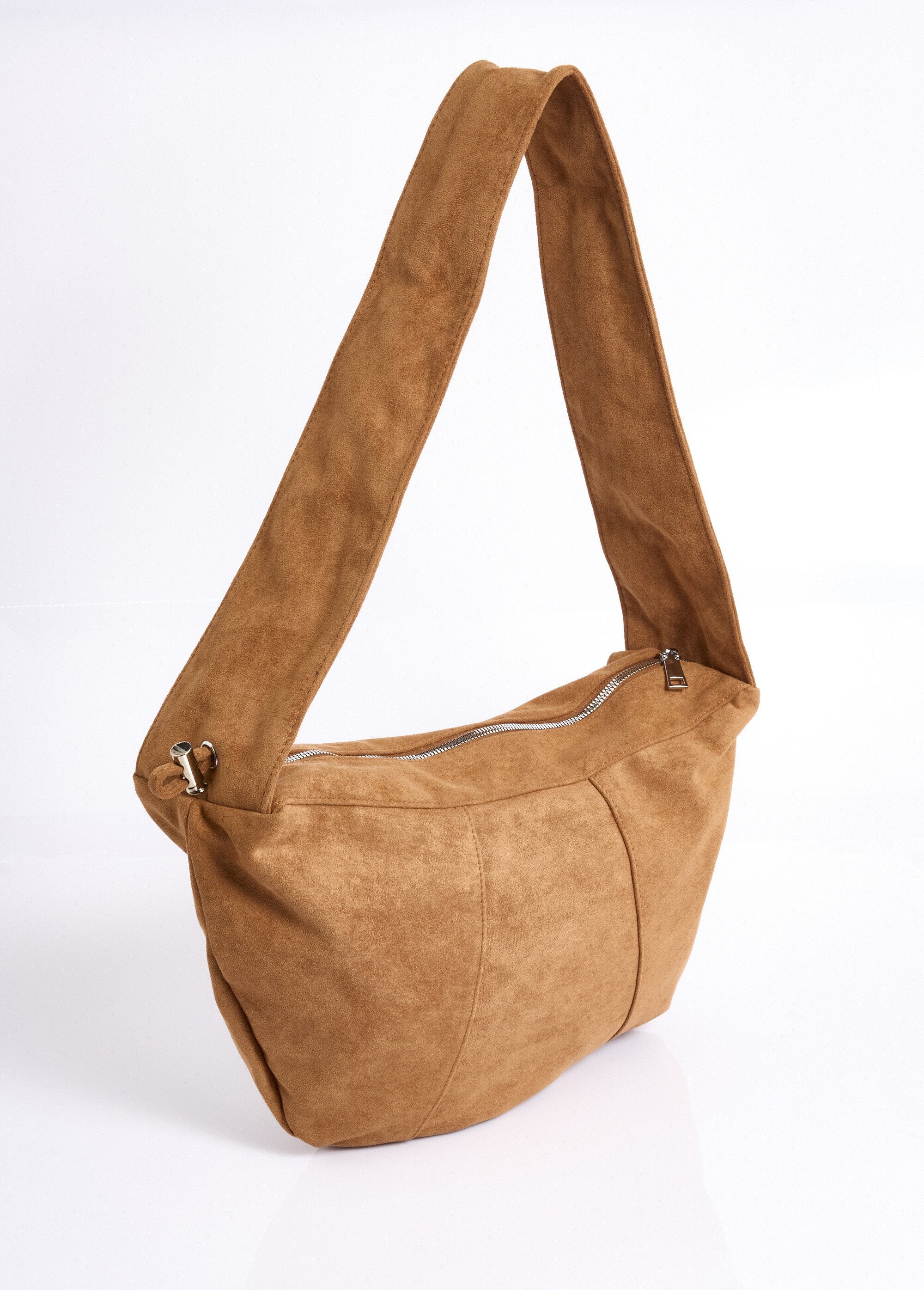 Suede_bag_with_wide_shoulder_strap_camel_FA1_slim