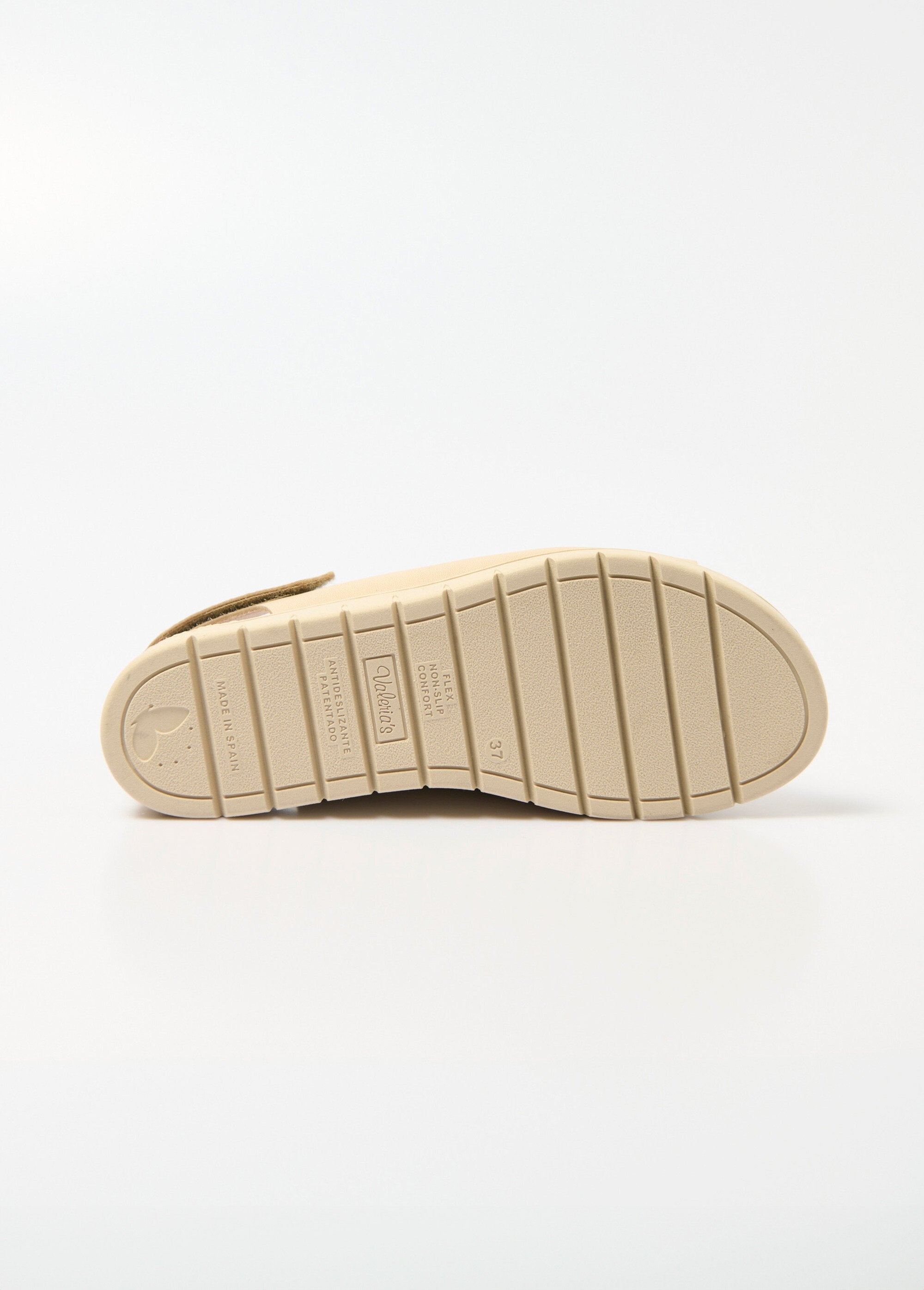 Wide_open_elasticated_sandals_Beige_UN1_slim