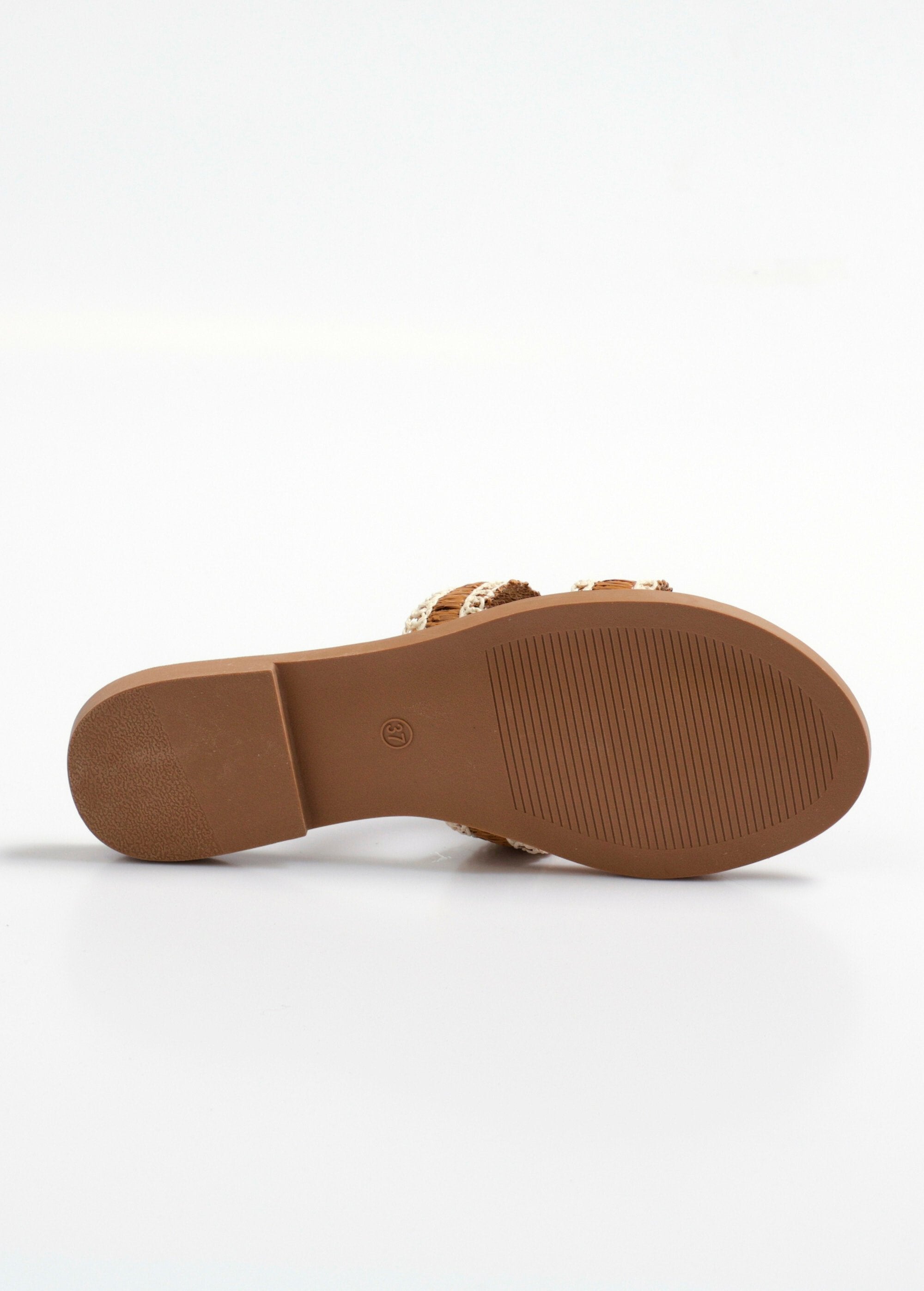 Sandales_mules_plates_ethniques_en_paille_Camel_UN1_slim
