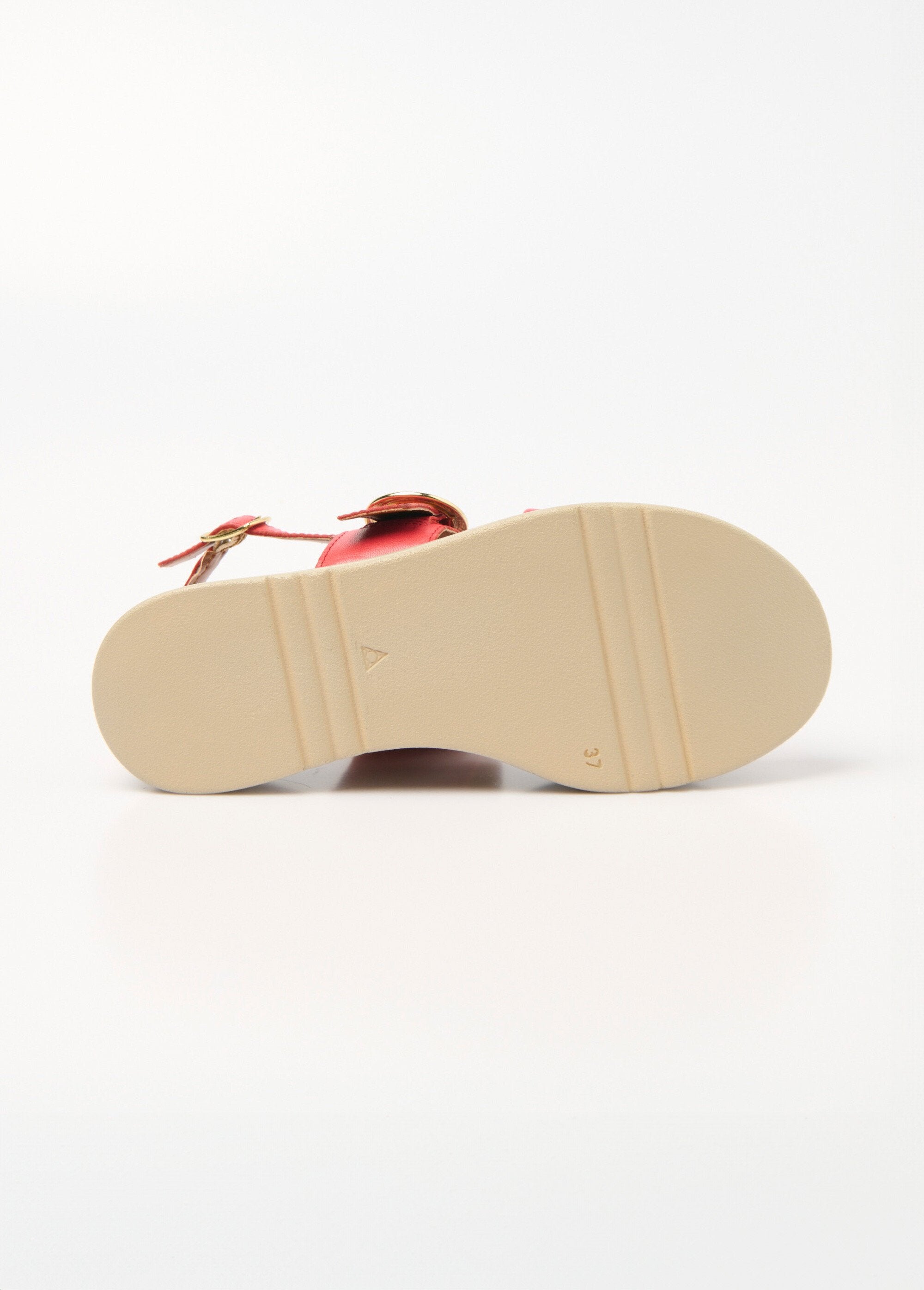 Flat_leather_wedge_sandals_with_fancy_buckle_Red_UN1_slim