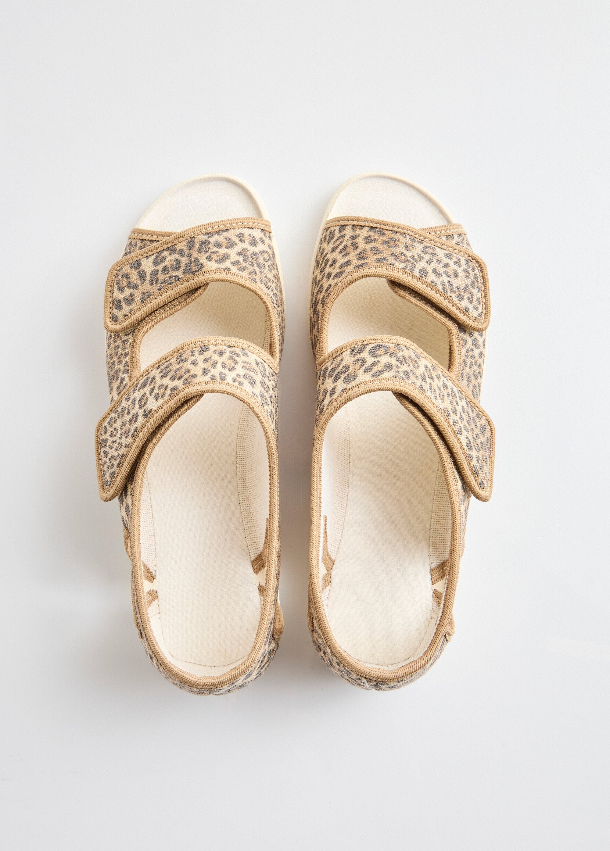 Comfort_width_vegan_sandals_Beige_OV1_slim