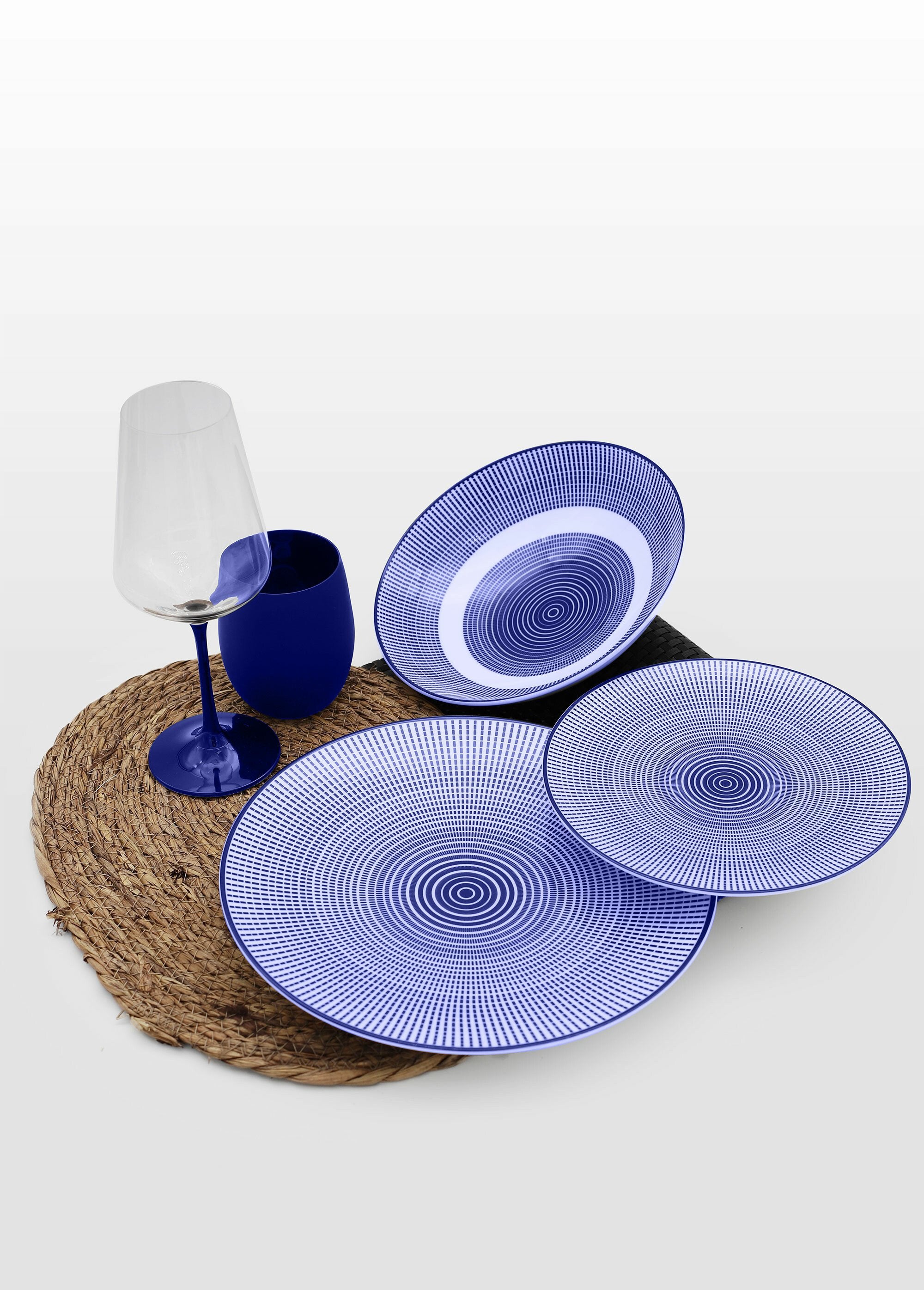 18-piece_blue_and_white_service_-_"Eda"_Blue_and_white_FA1_slim