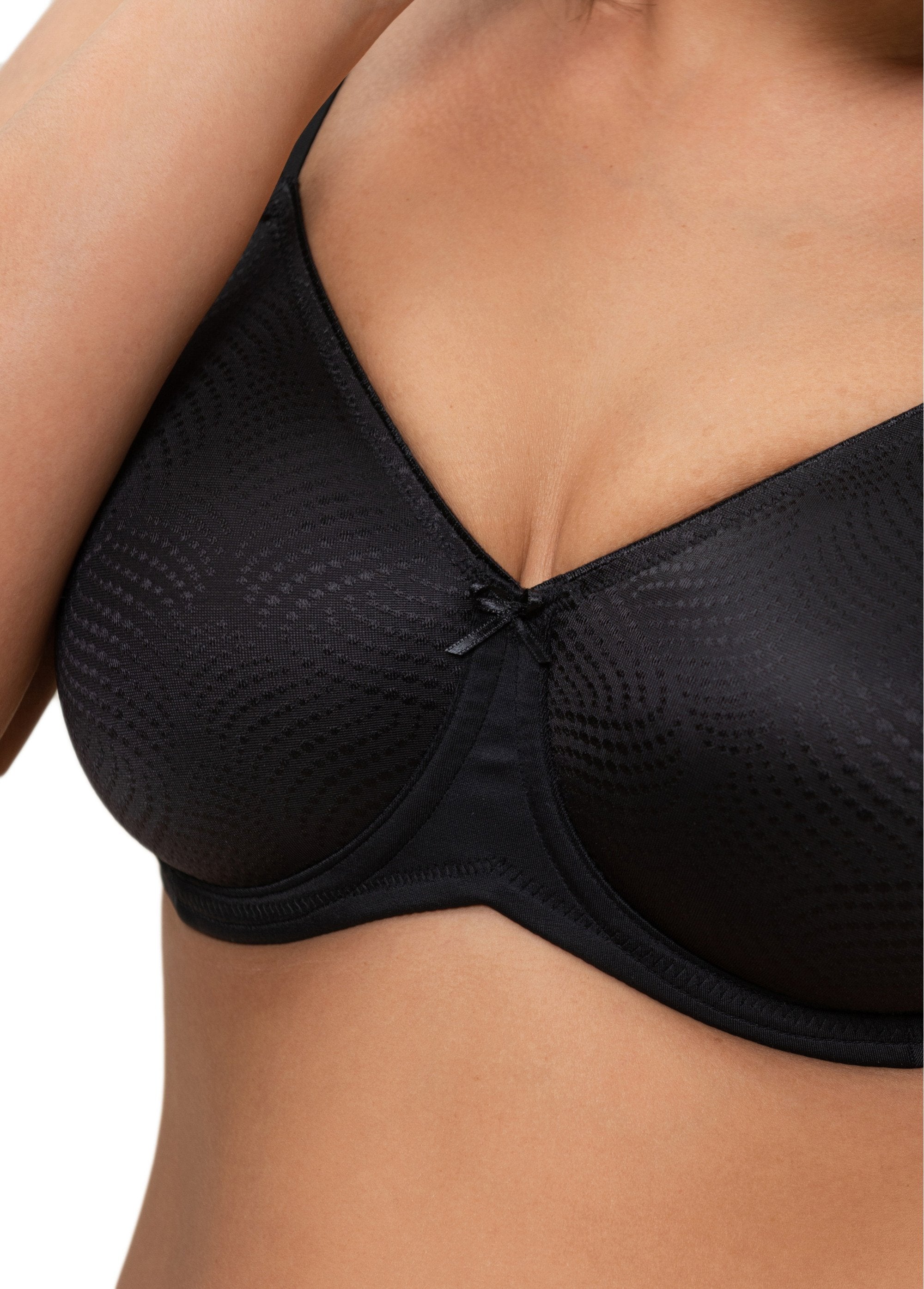 Triumph®_-_Underwired_minimizer_bra_Black_DE2_curvy