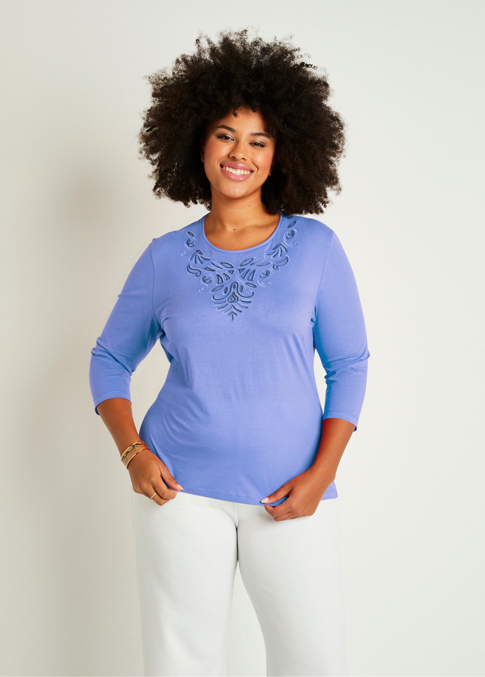 Short_embroidered_t-shirt_with_3/4_sleeves_Blue_FA1_curvy