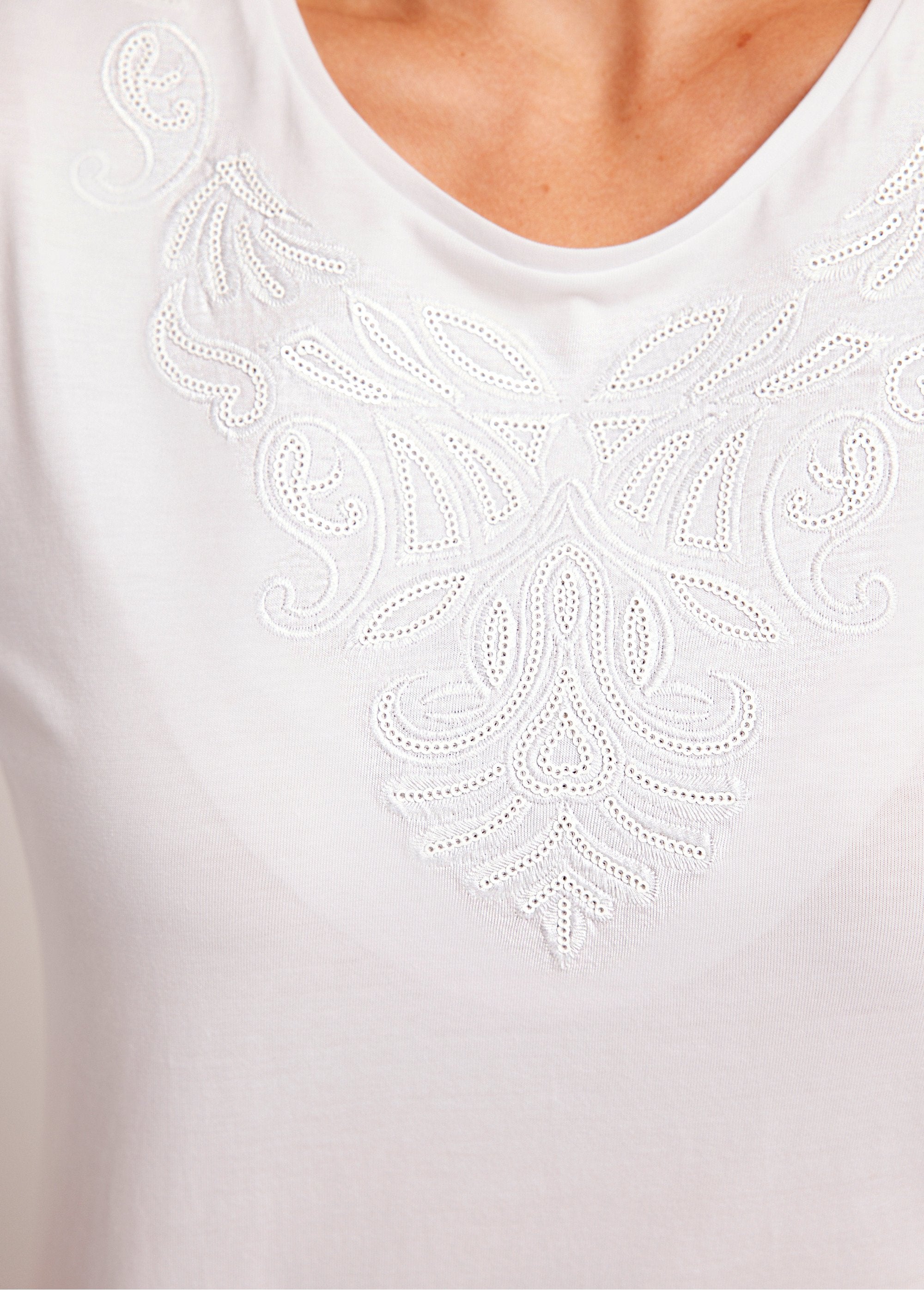 Short_embroidered_t-shirt_with_3/4_sleeves_White_DE2_slim