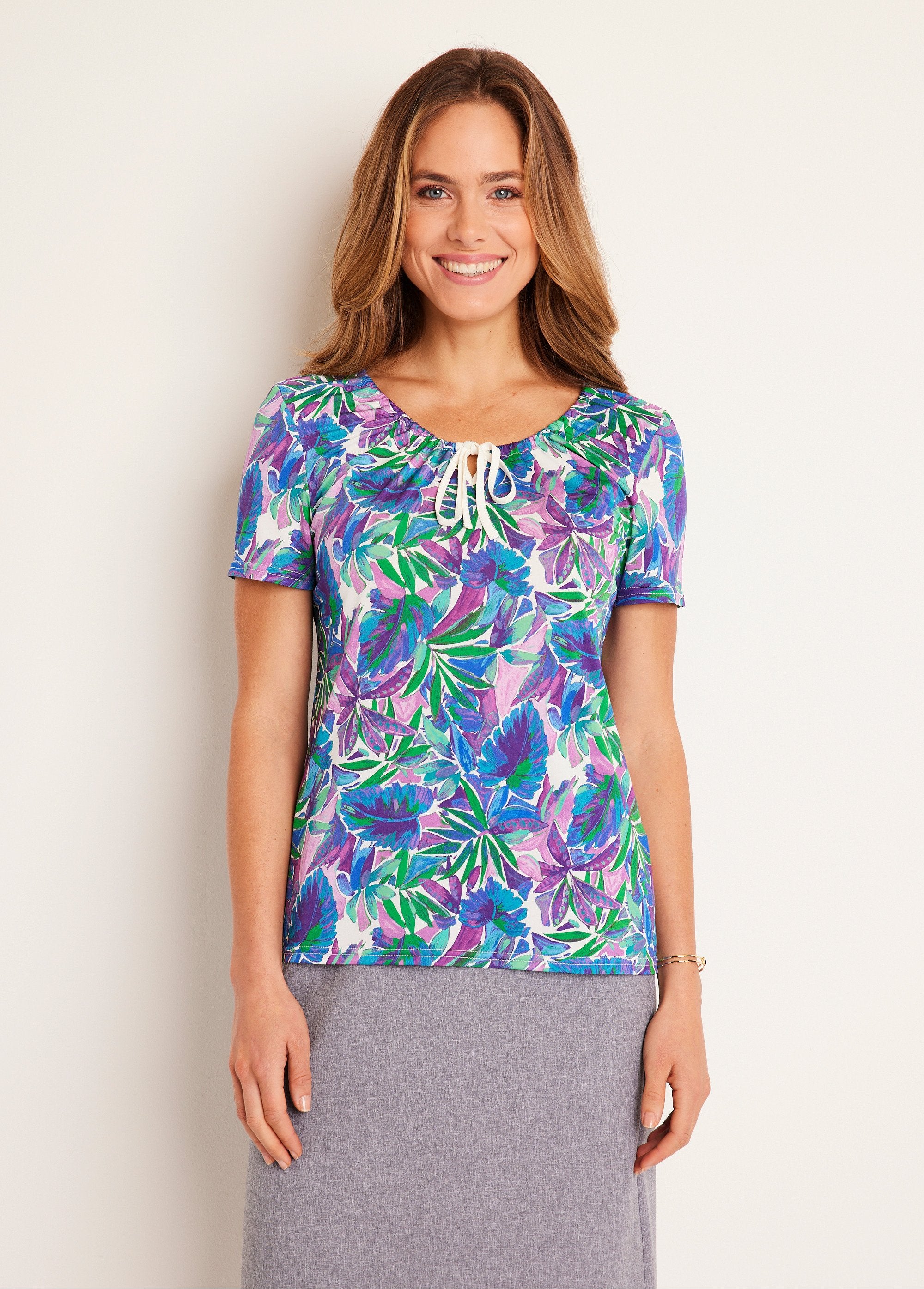 Short-sleeved_straight_floral_t-shirt_Parma_and_blue_FA1_slim