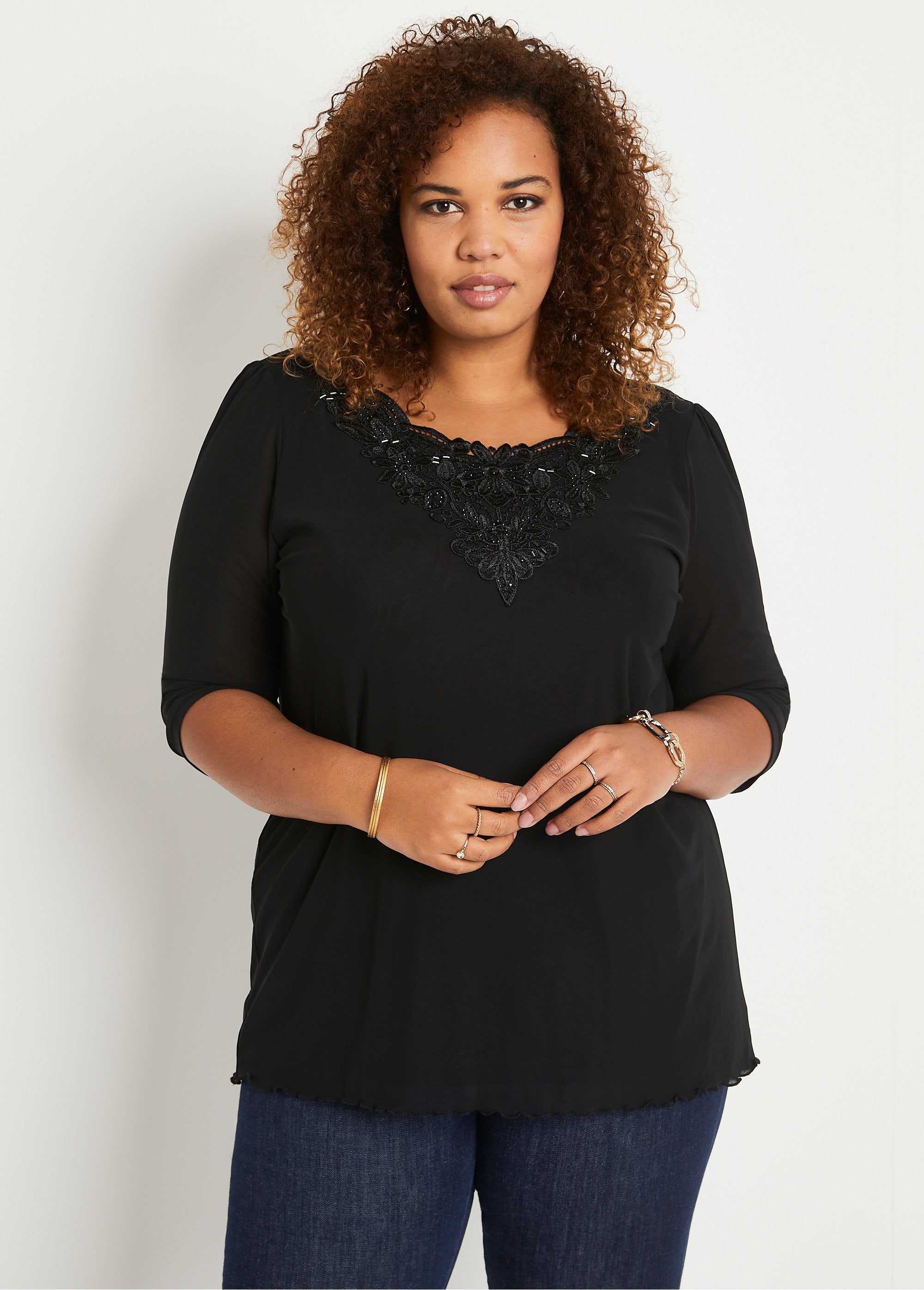 Long_loose_embroidered_fishnet_T-shirt_Black_FA1_curvy