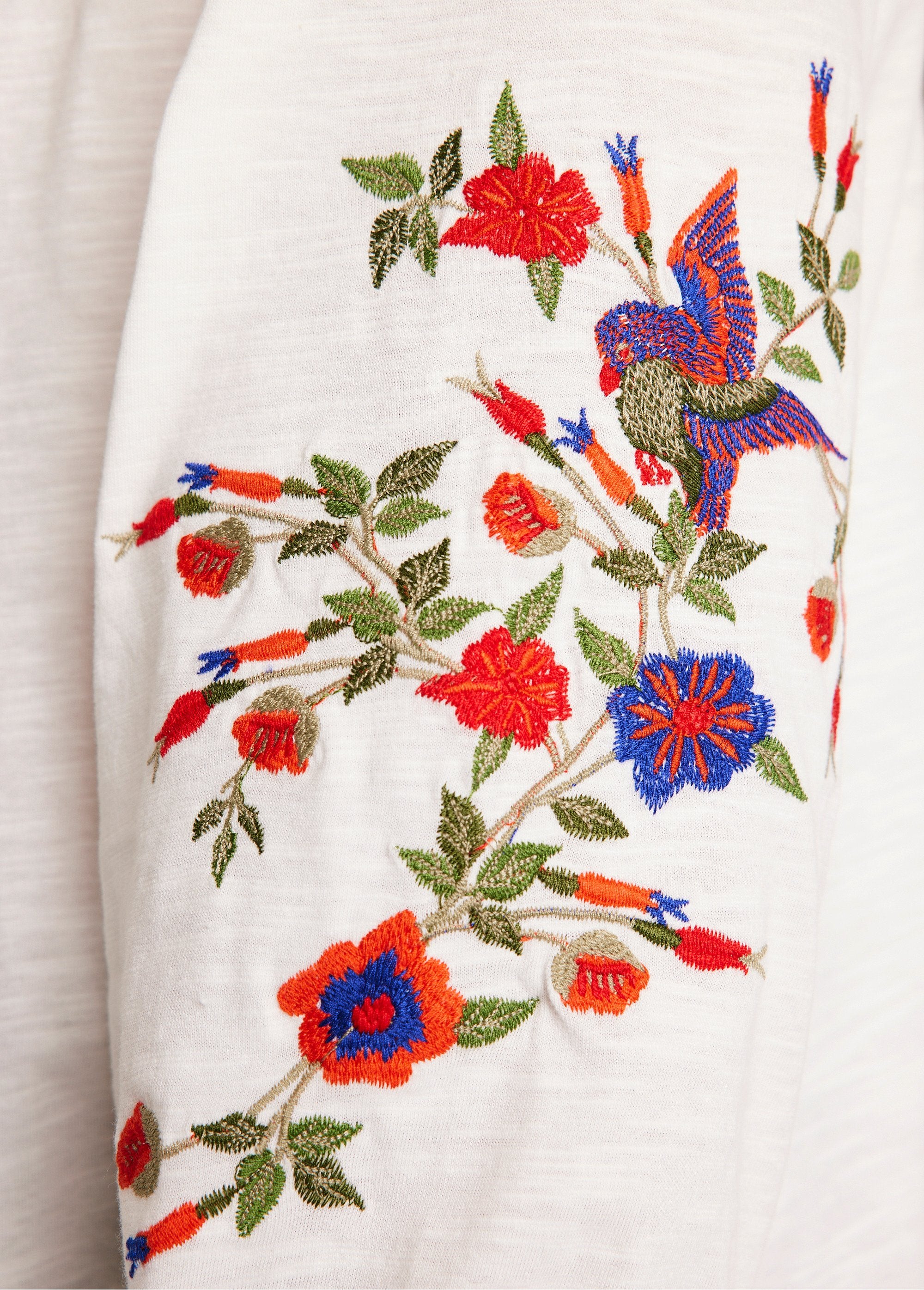 Long_embroidered_t-shirt_with_3/4_sleeves_White_DE2_slim