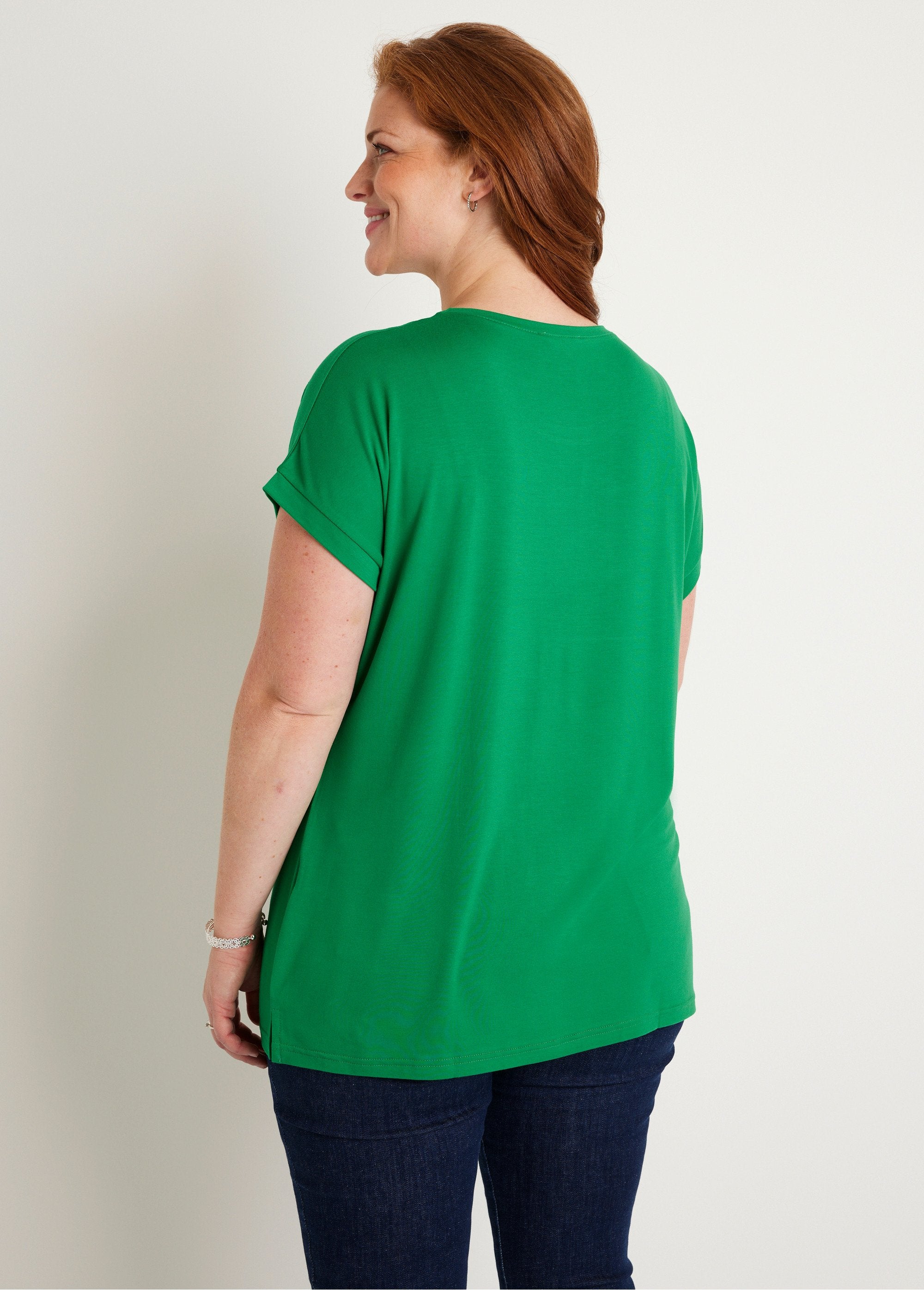 Long_plain_short-sleeved_t-shirt_Green_DO1_curvy