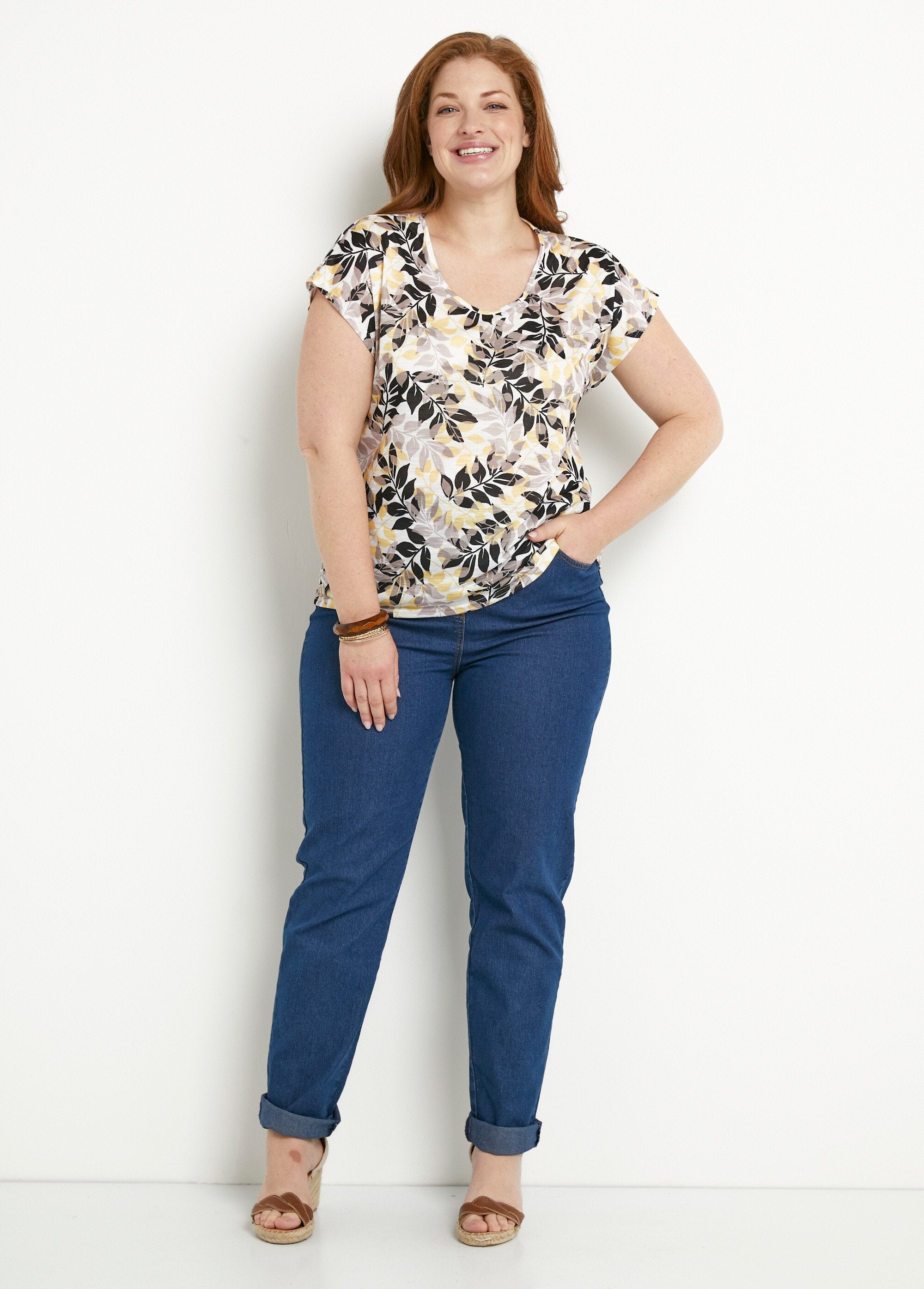 Short-sleeved_T-shirt_with_leaf_print_and_round_neck_Beige_and_black_SF1_curvy