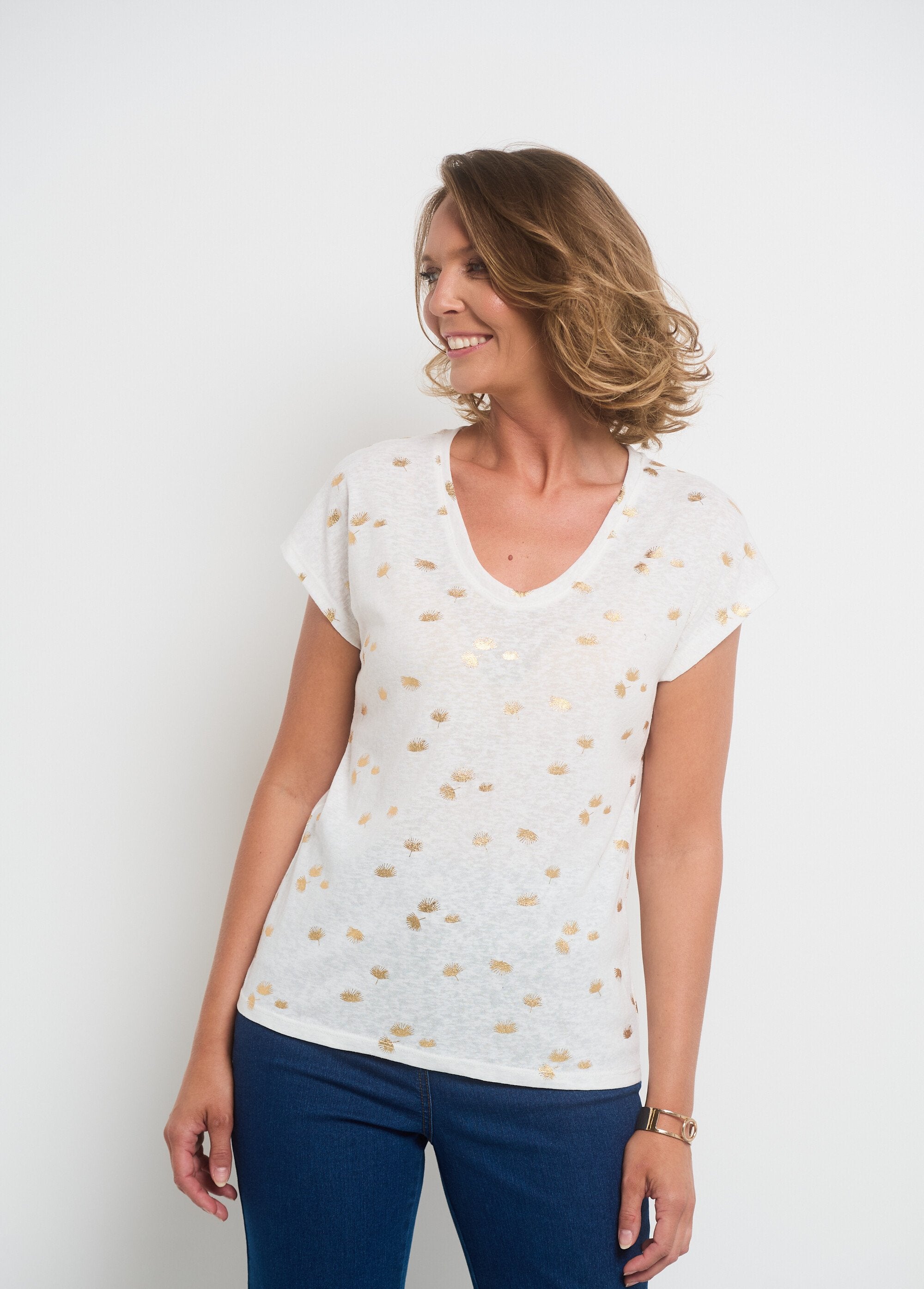 Short-sleeved_T-shirt_with_gold_patterns_Ecru_FA2_slim