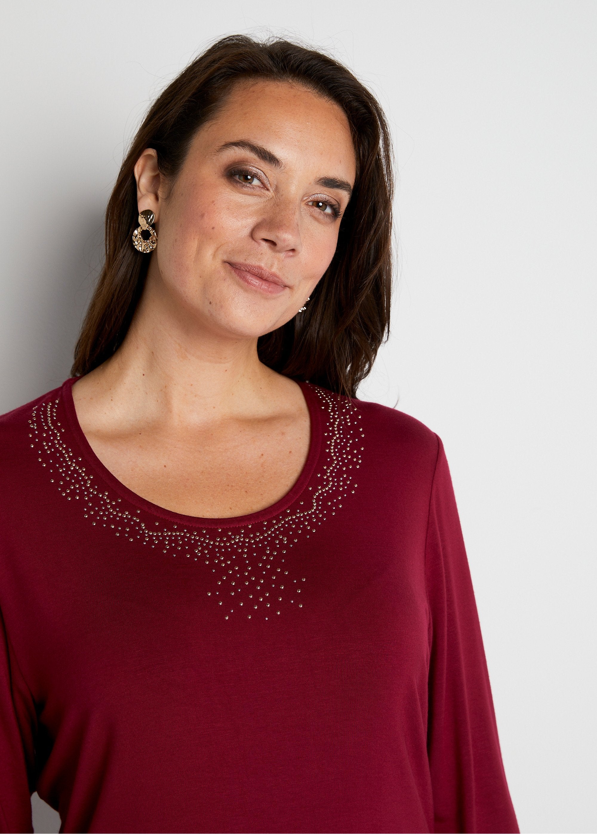 Flowing_t-shirt_with_rhinestones_3/4_sleeves_Bordeaux_DE1_curvy