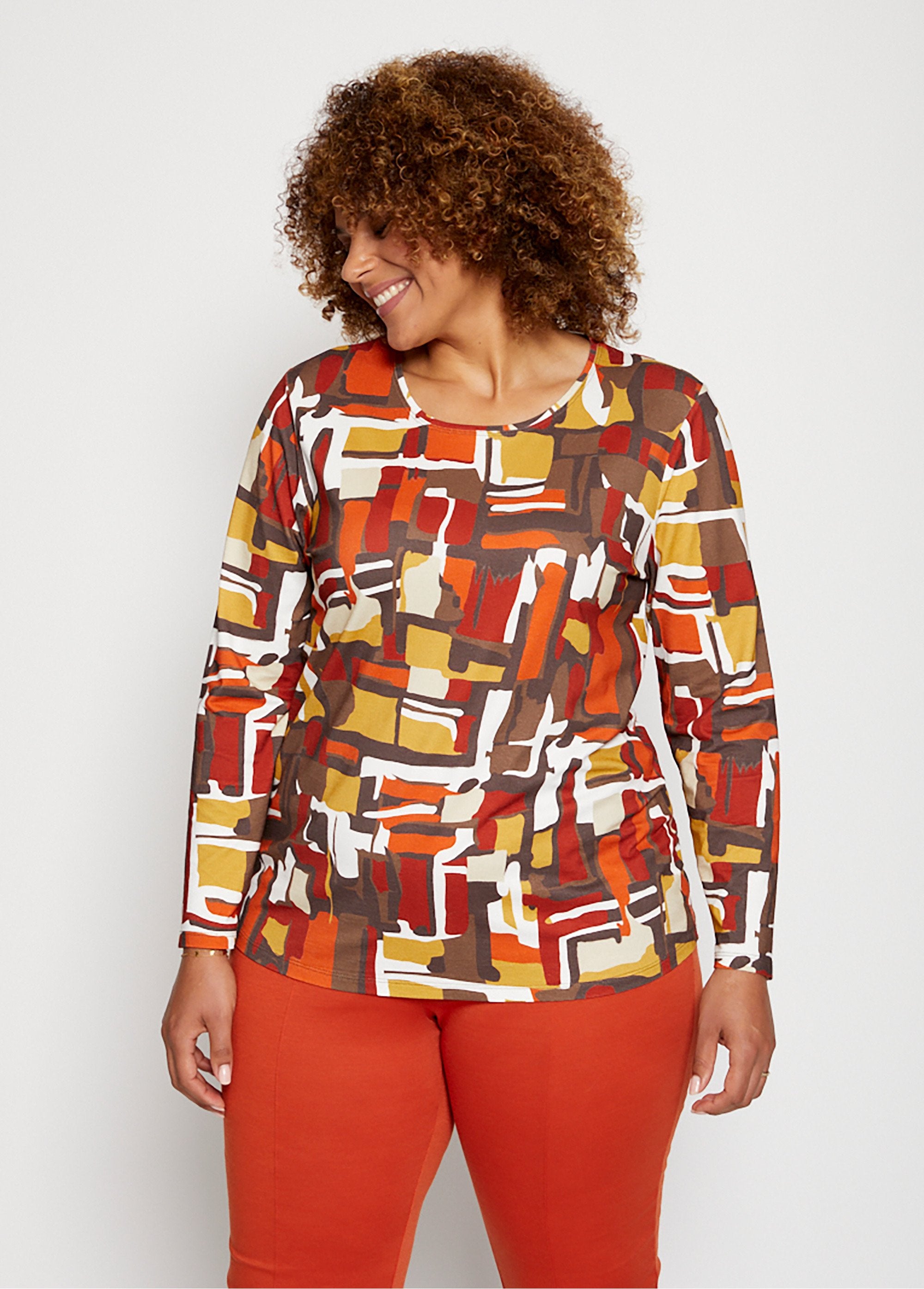 Soft_knit_geometric_print_T-shirt_Brown_and_honey_FA1_curvy