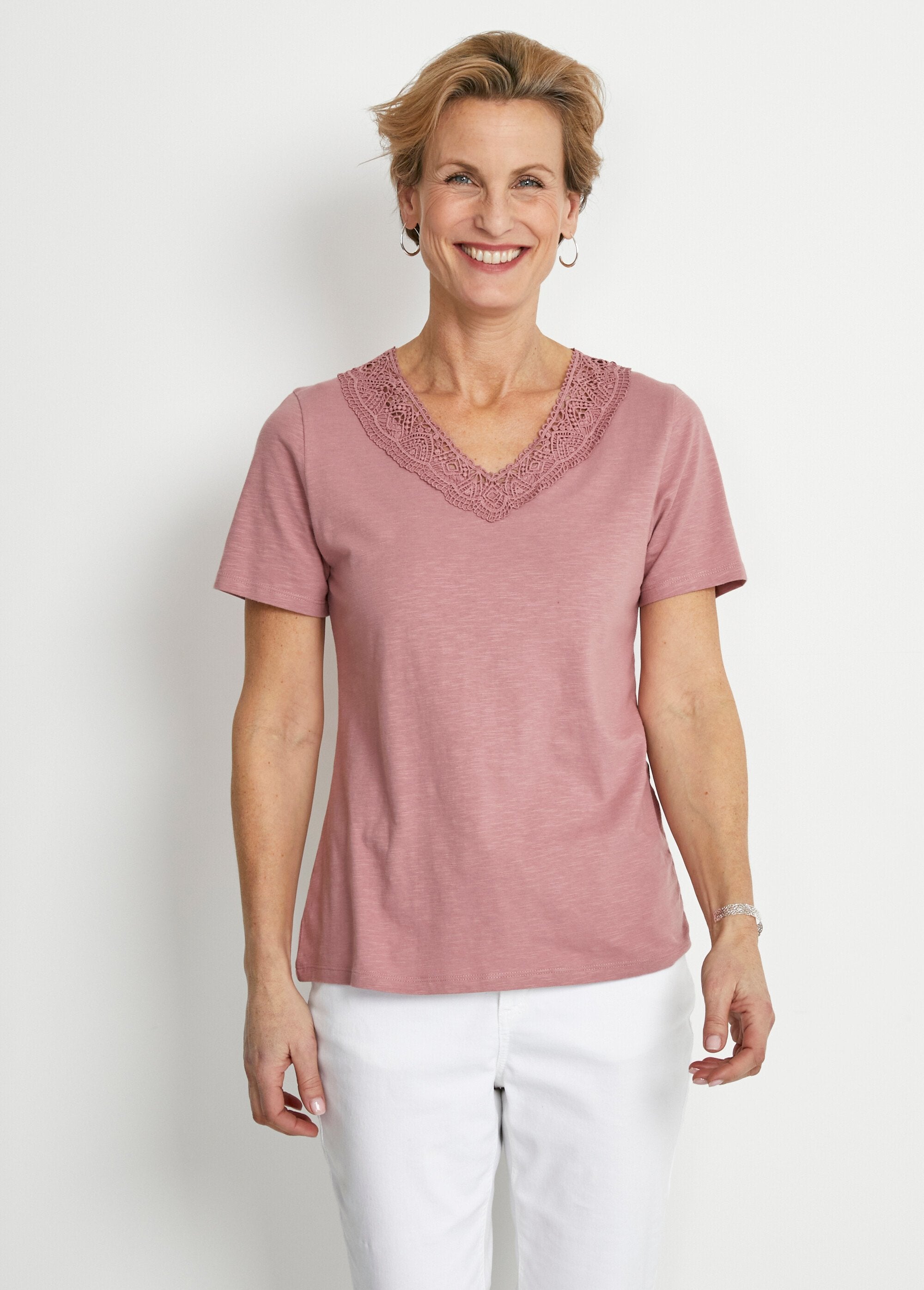 Short-sleeved_cotton_and_macramé_T-shirt_Pink_FA1_slim