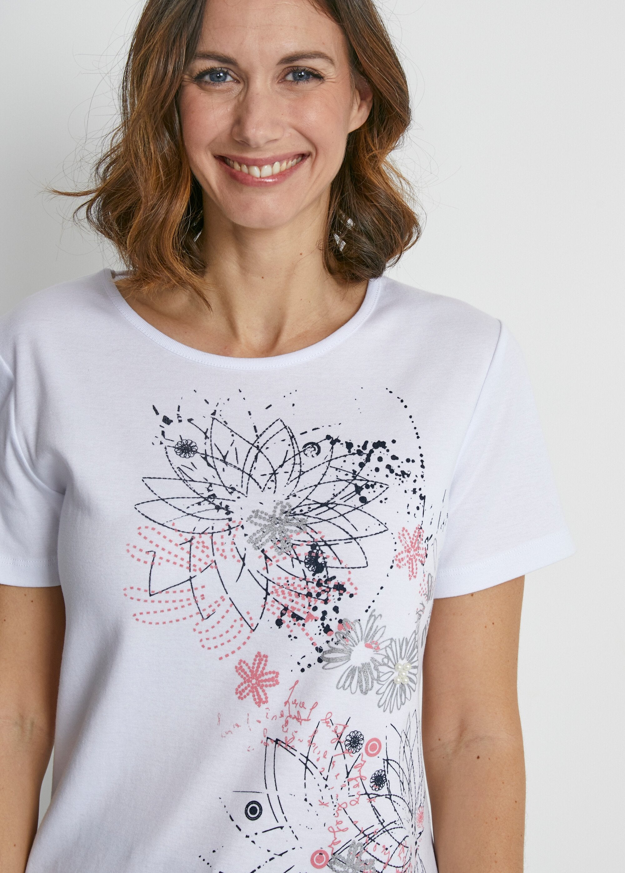 Long_floral_pattern_t-shirt_with_side_slits_White_DE1_slim