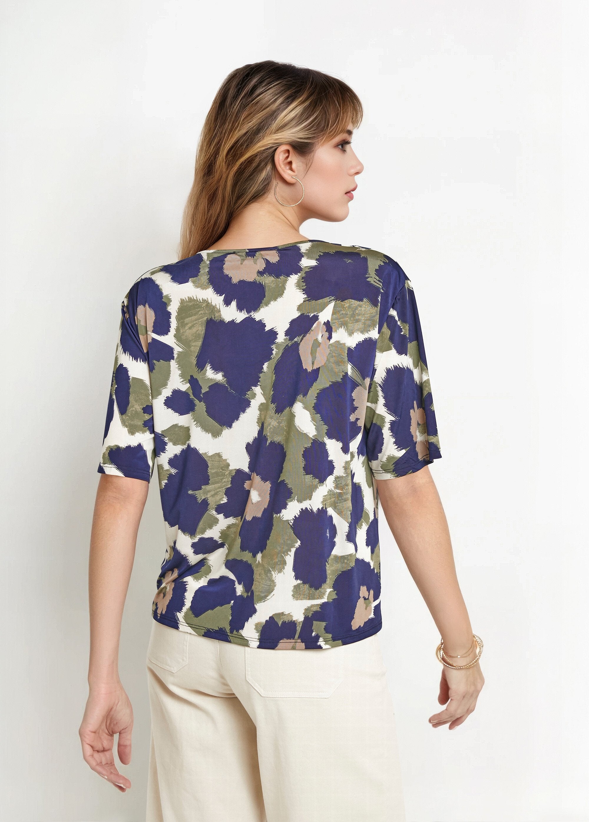 Stretch_tunic_with_V-neck,_stylized_floral_Navy_and_khaki_DO1_slim