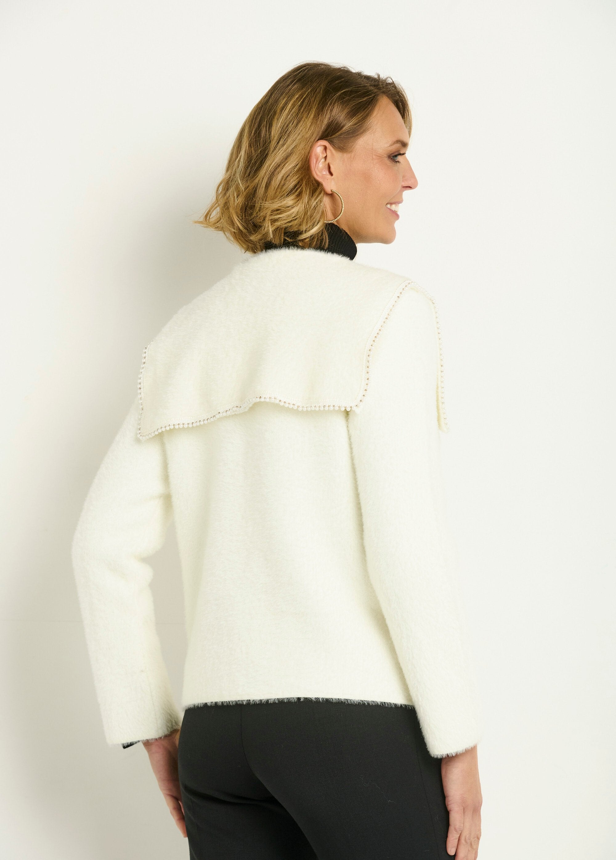 Hairy_knit_V-neck_jacket_chic_details_Blanc_DO1_slim