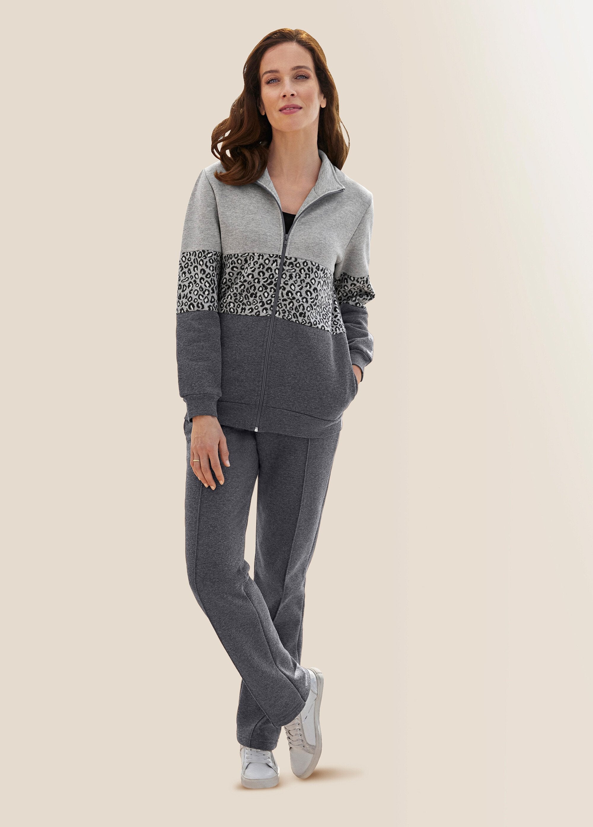 Zipped_fleece_lounge_jacket_with_stand-up_collar_Gray_SF1_slim