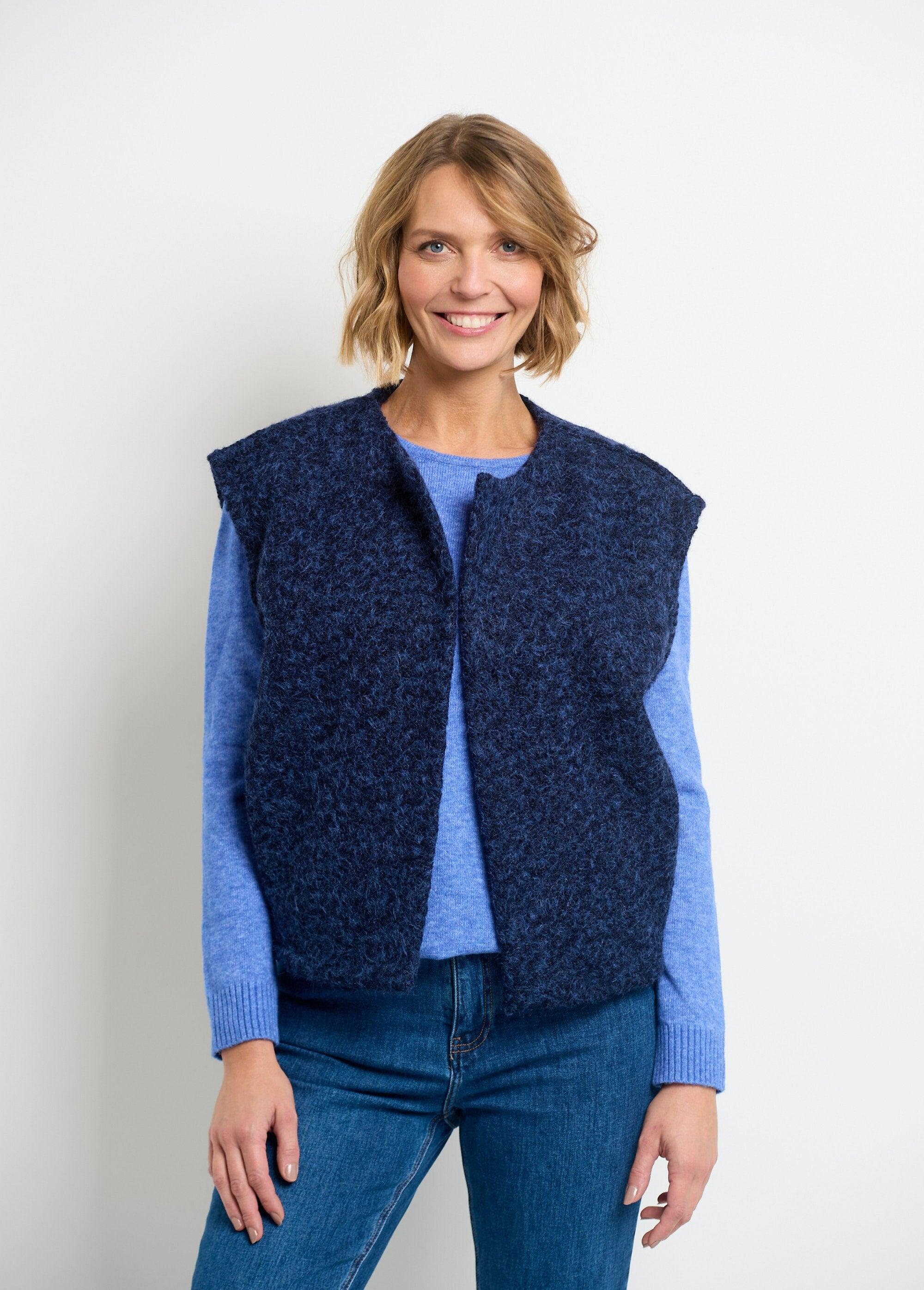 Sleeveless_wool-look_jacket_Marine_FA1_slim