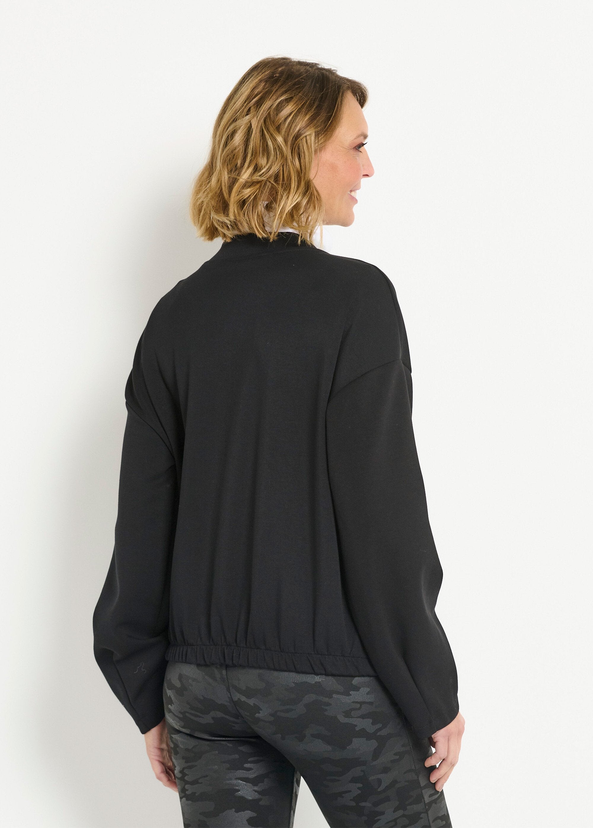 Comfortable_teddy-style_zip-up_jacket_Black_DO1_slim